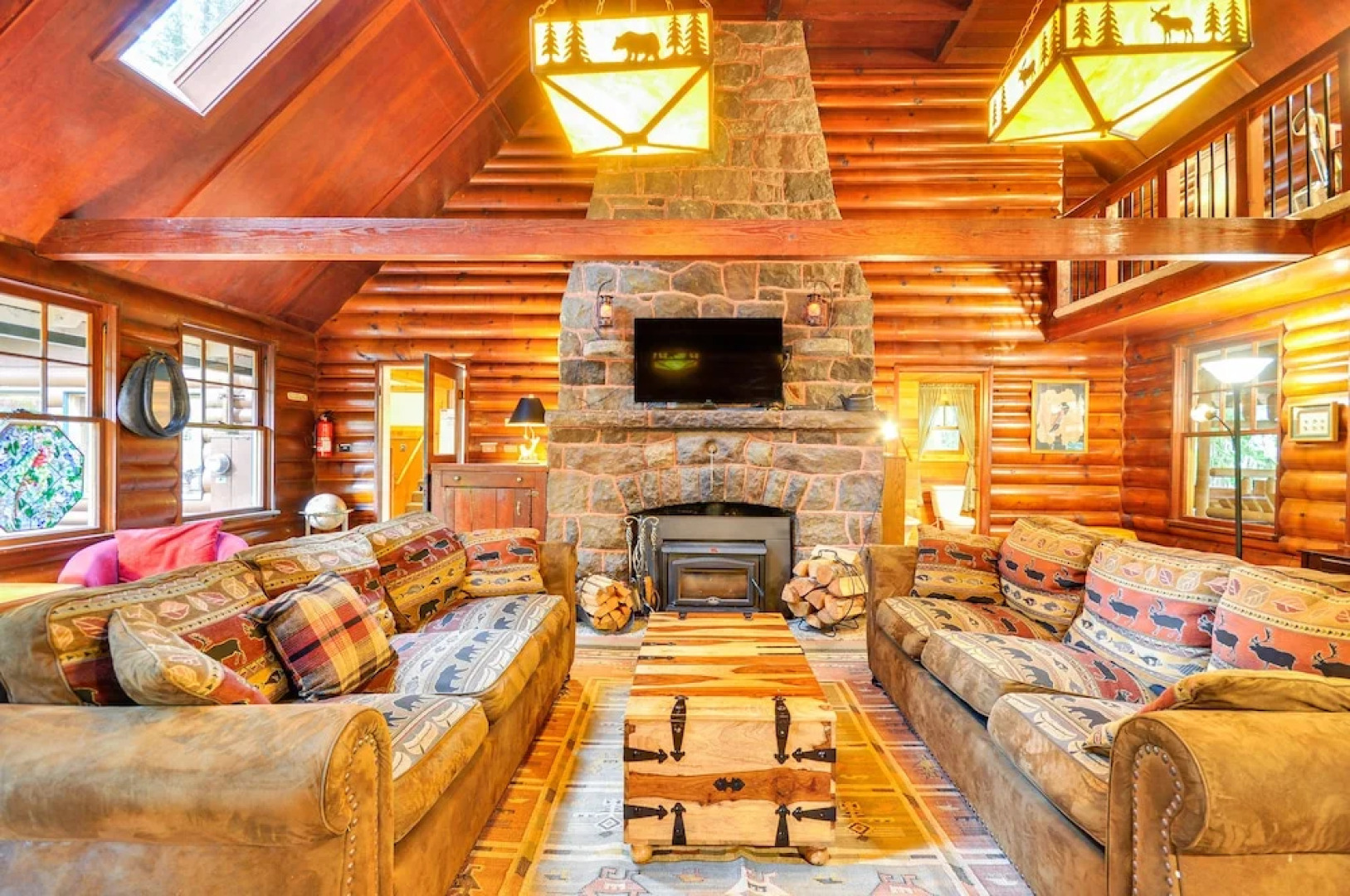 Forested 'minikahda Lodge' w/ Hot Tub Near Mt Hood