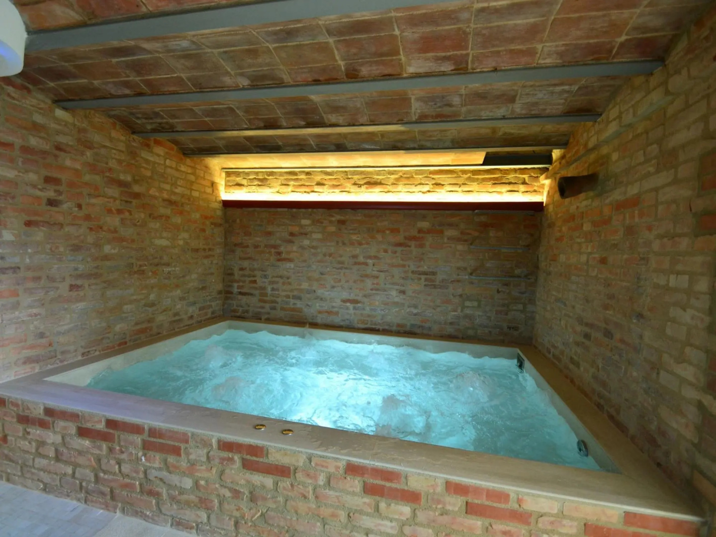 Farmhouse in Montecatini With Sauna & Pool