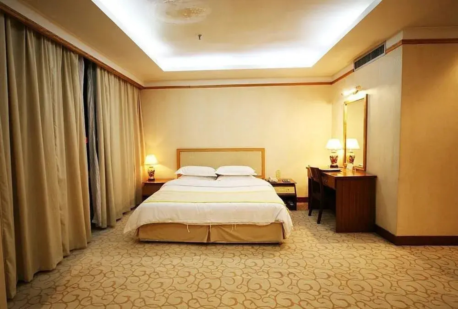 Century Plaza Qidu Hotel