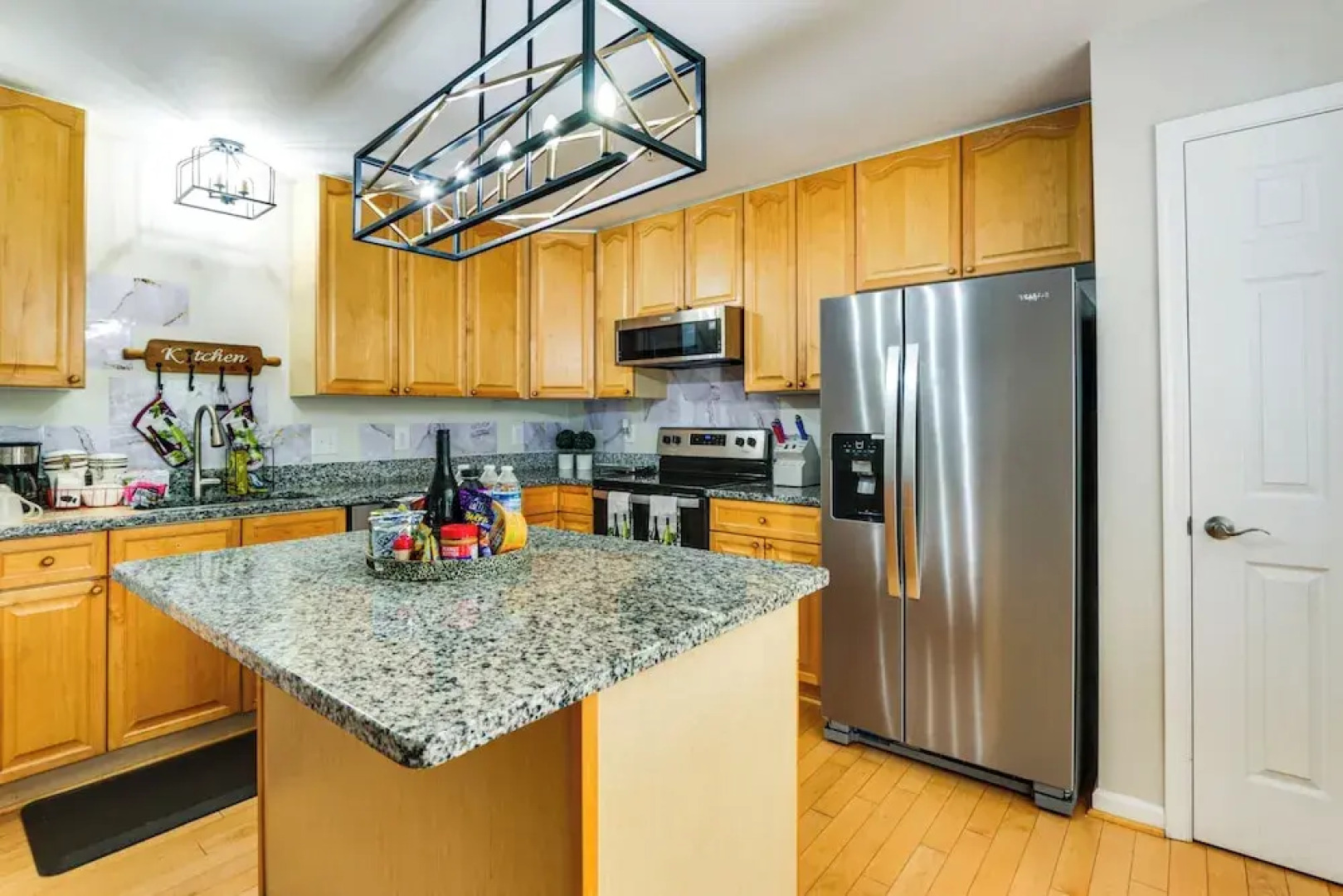 < 2 Mi to Dtwn Hagerstown: Townhome w/ Fireplace