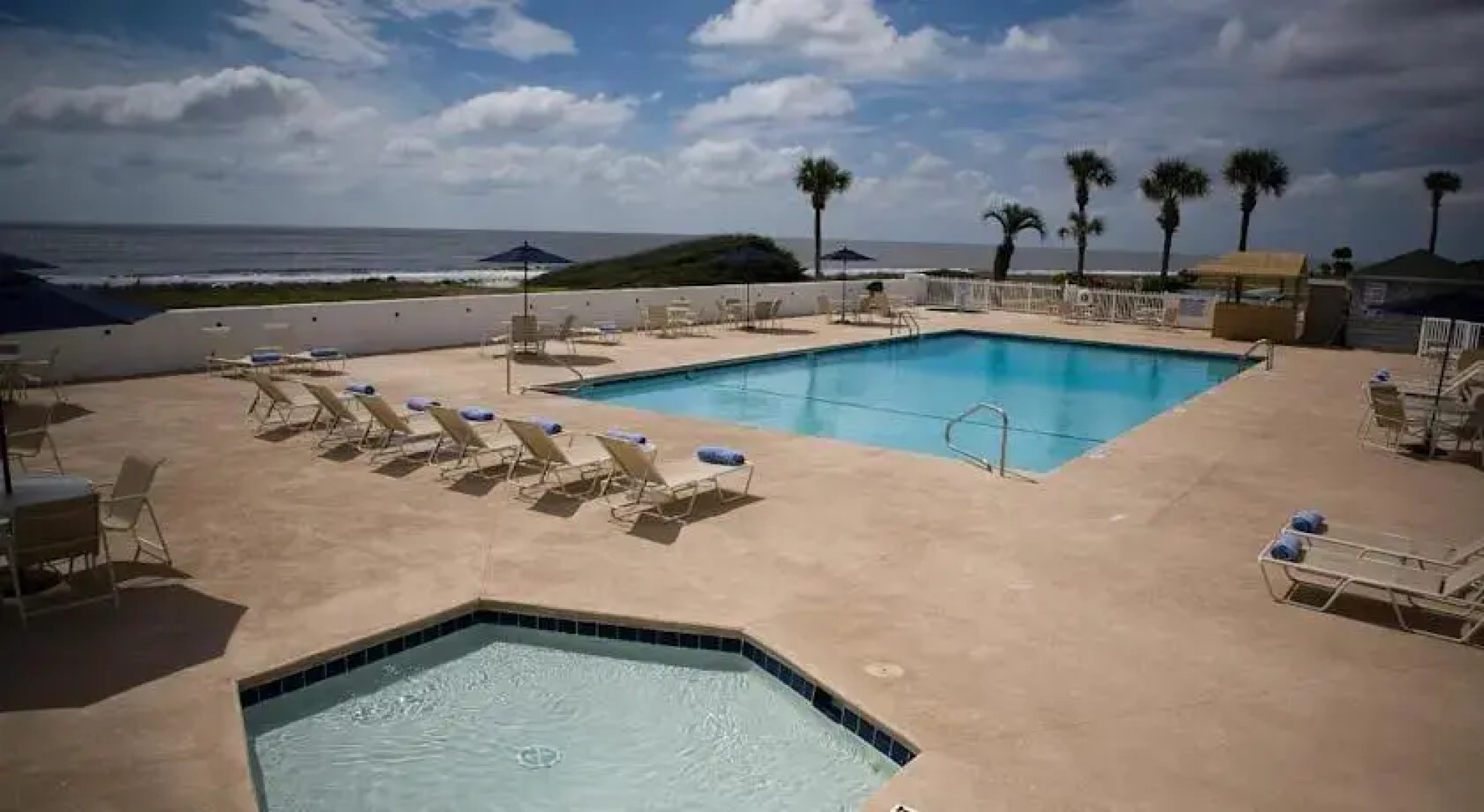 Oceanside Inn & Suites