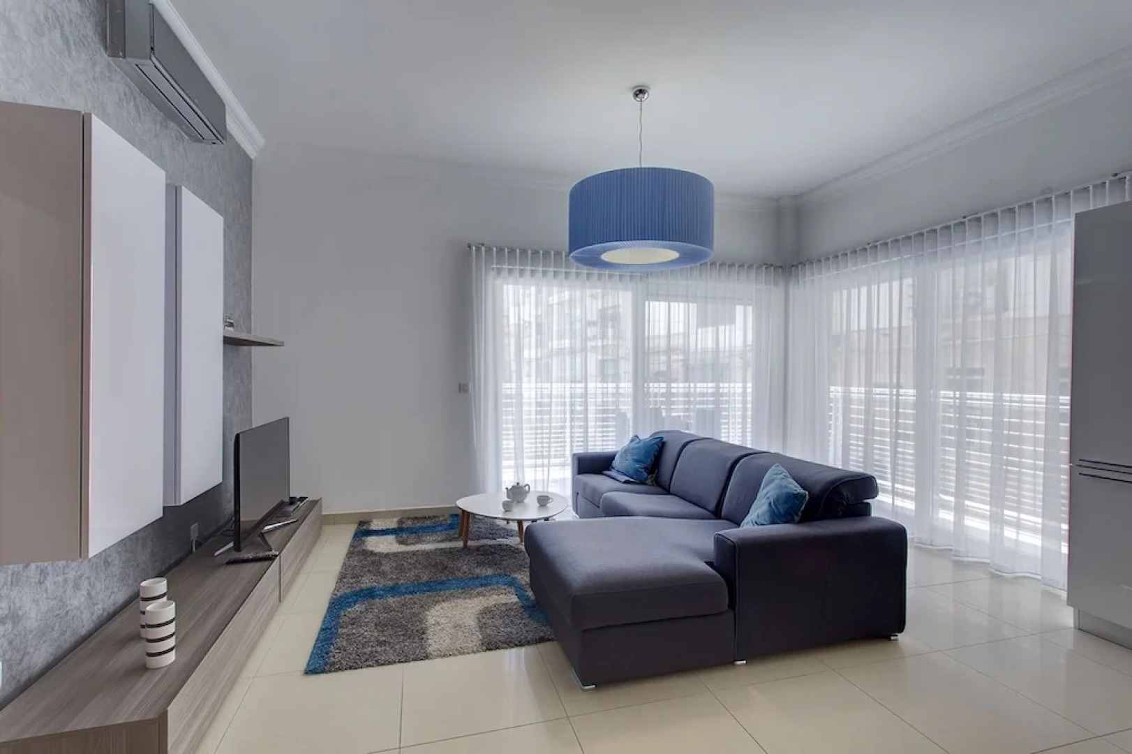 Luxury Apartment IN Fort Cambridge With Pool