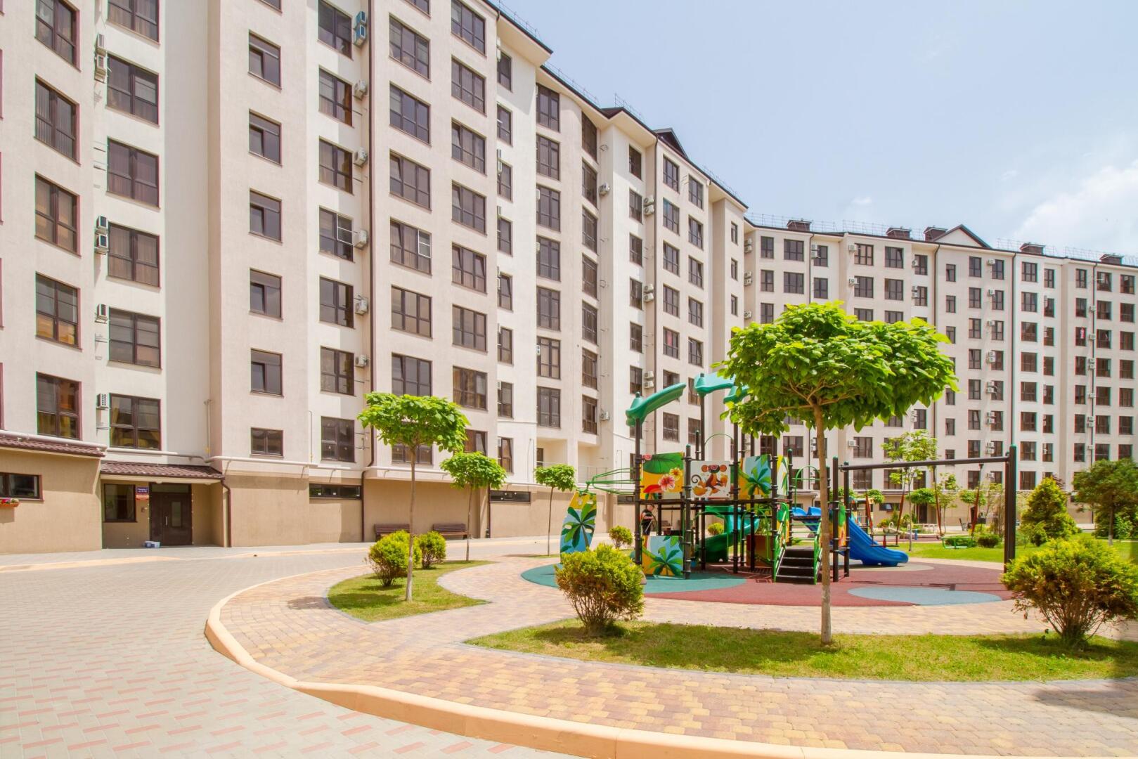 Южный берег на набережной Адмирала Серебрякова