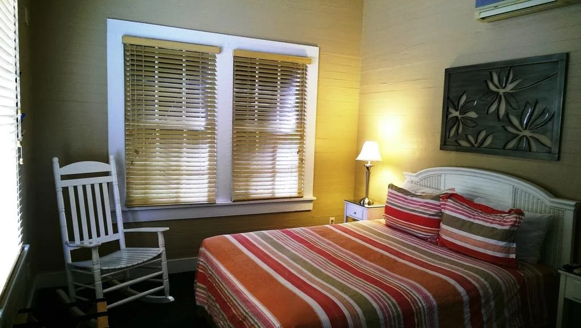 The Porch on Frances Inn