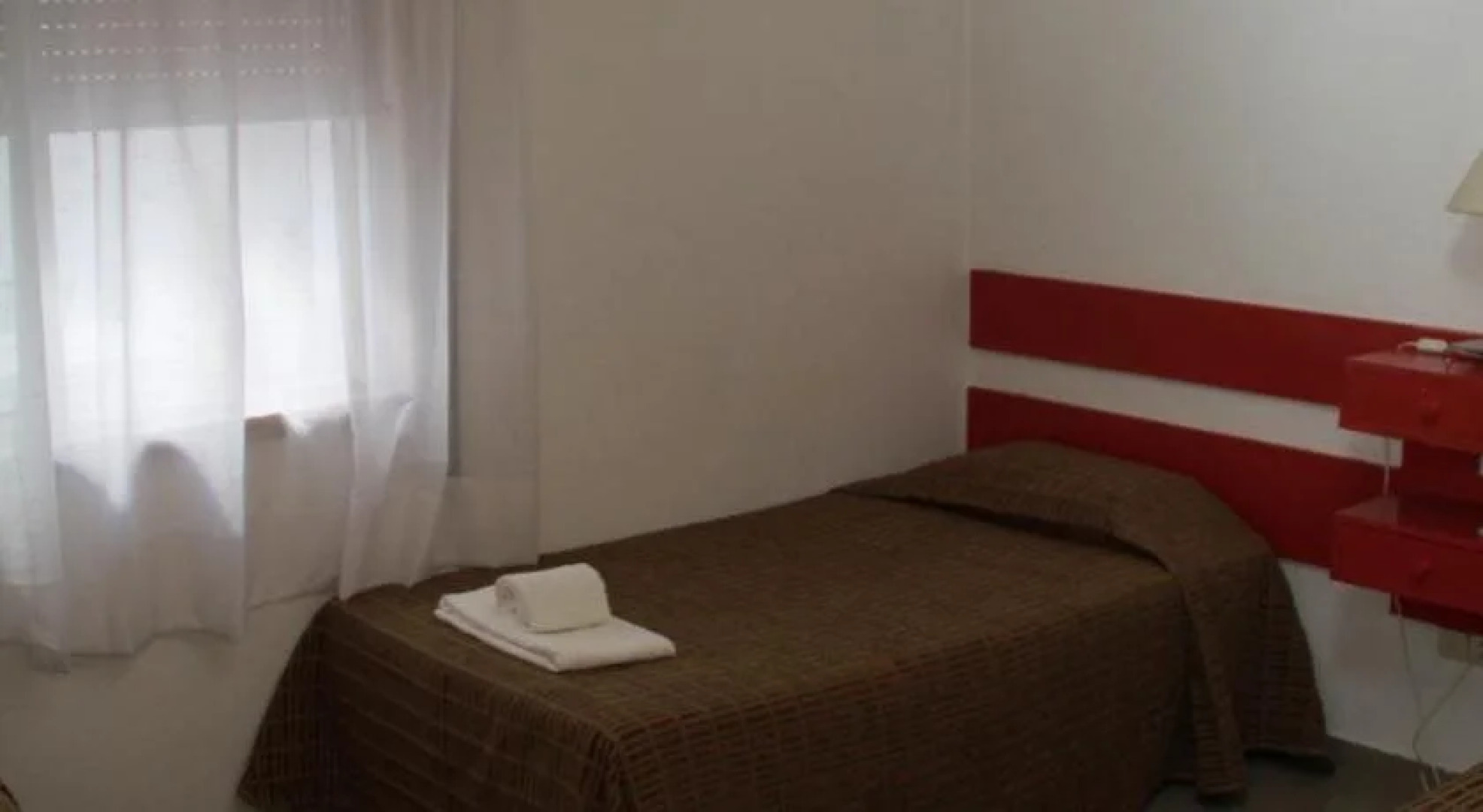 E-Nove Lounge Hostel Caffe