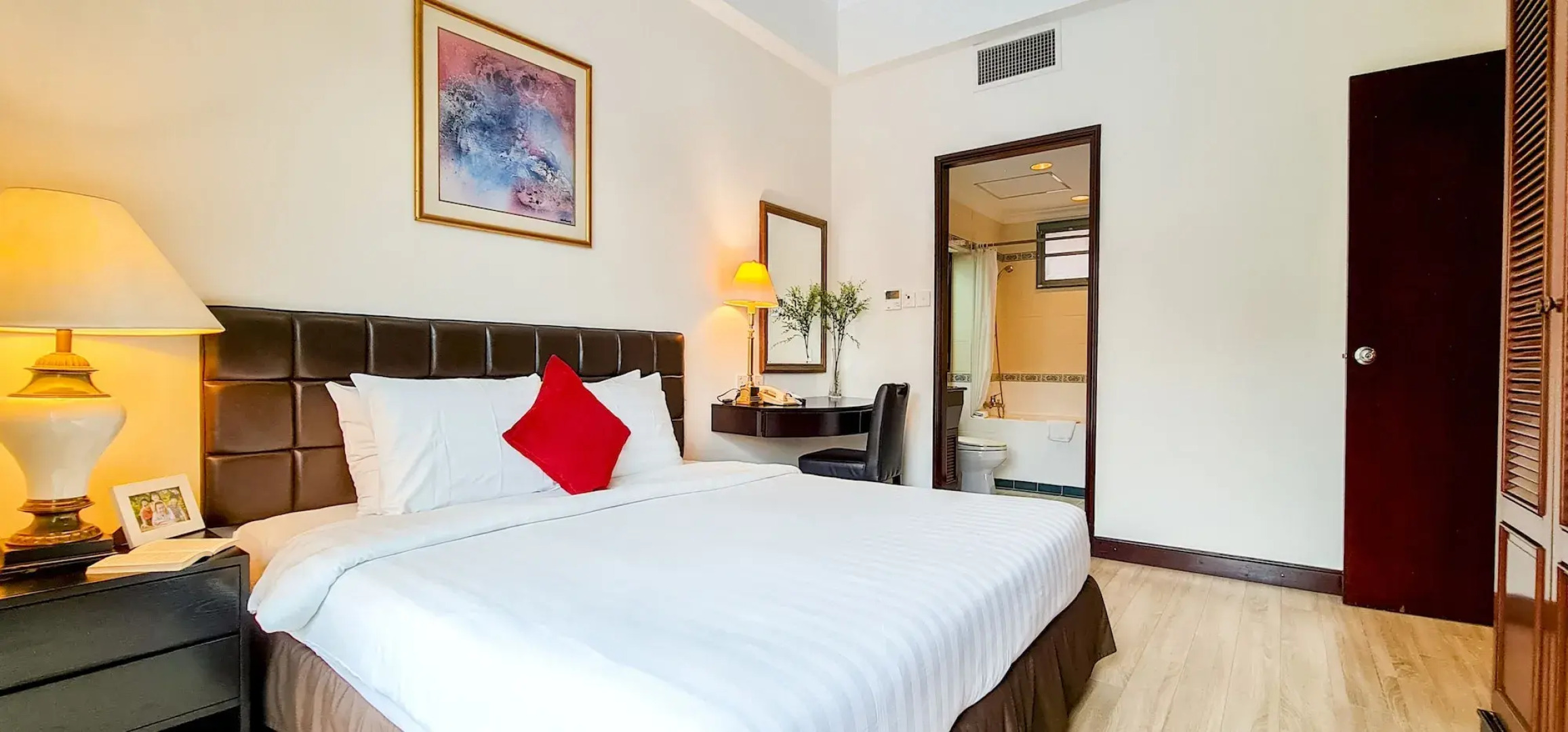 Diamond Westlake Suites