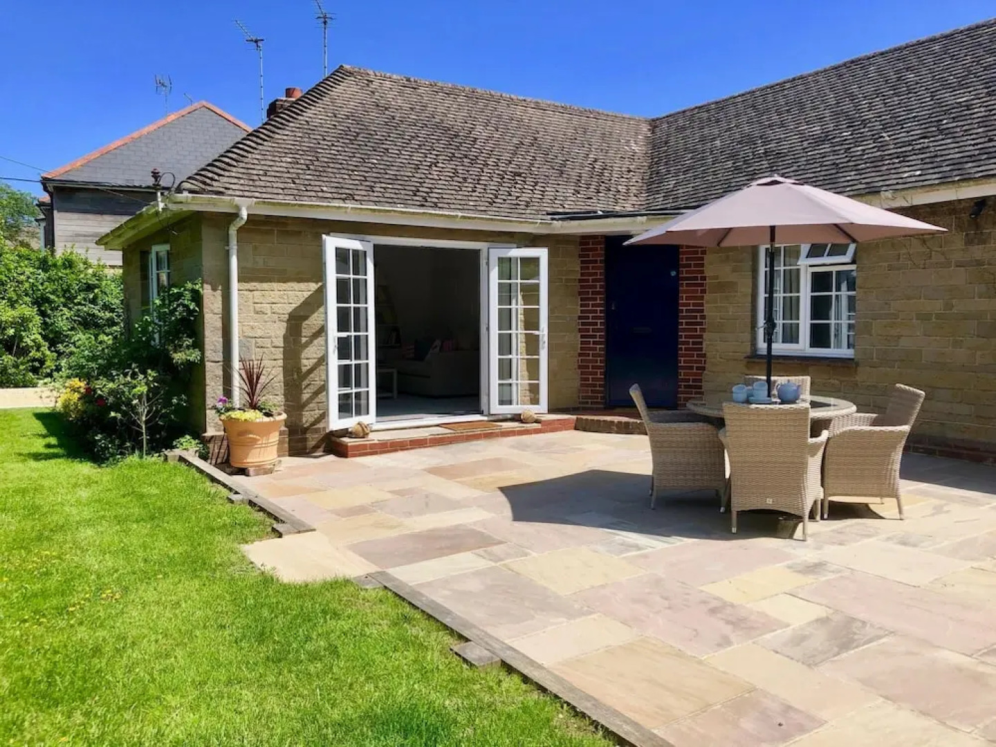 White Roses Coastal Holiday Home