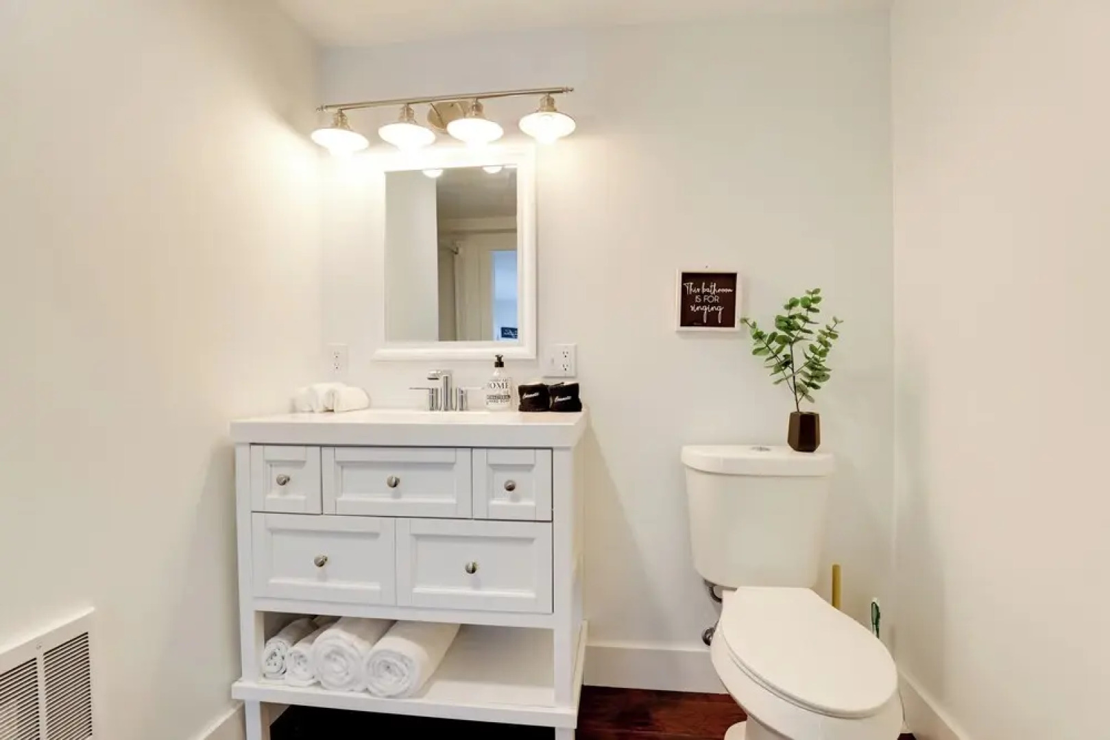 Walkable Studio on Historic Hammondsport Property!