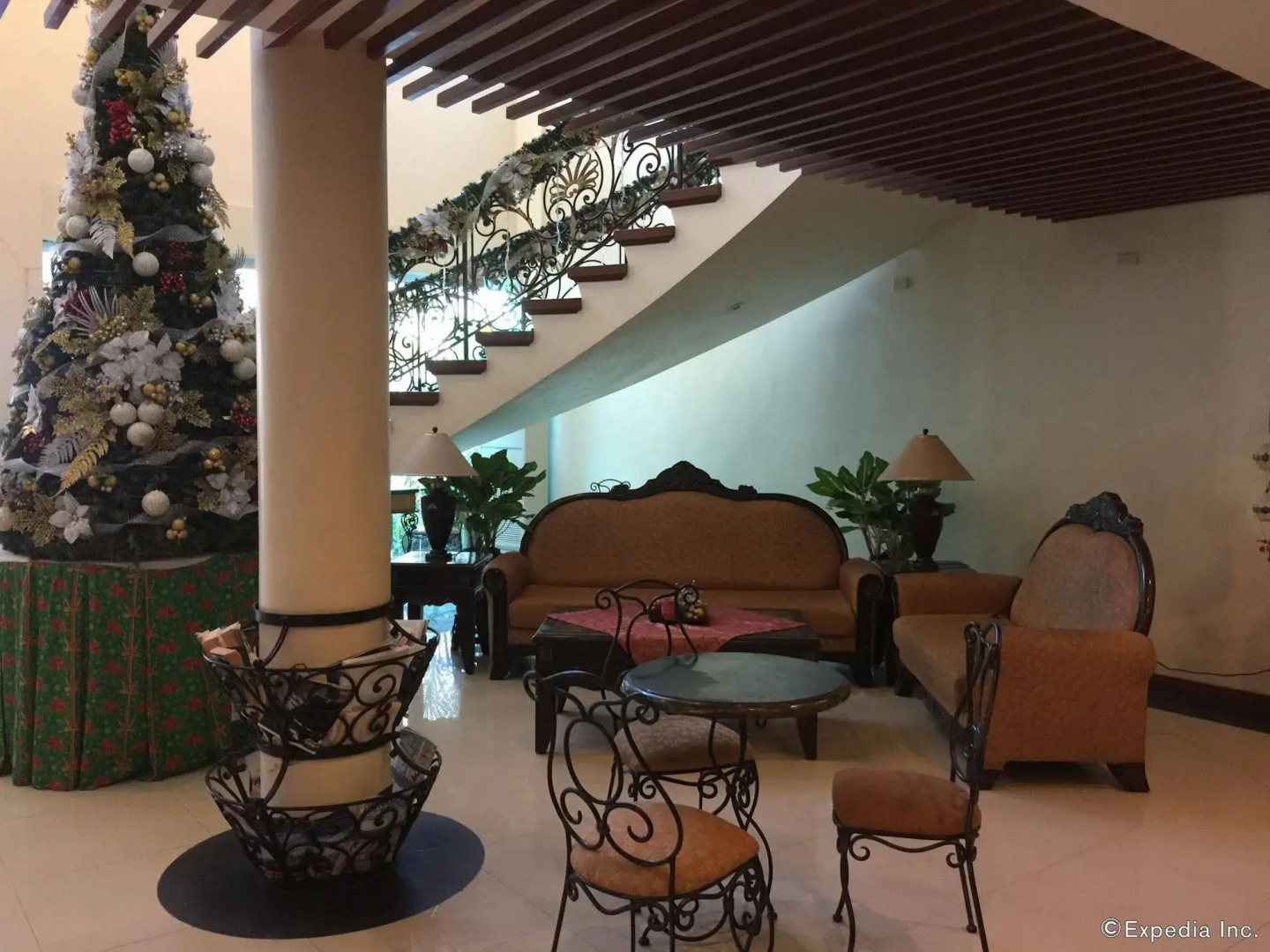 Alona Kew White Beach Resort