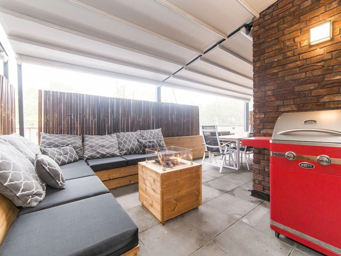 Modern Apartment, at 4 km. From Maastricht