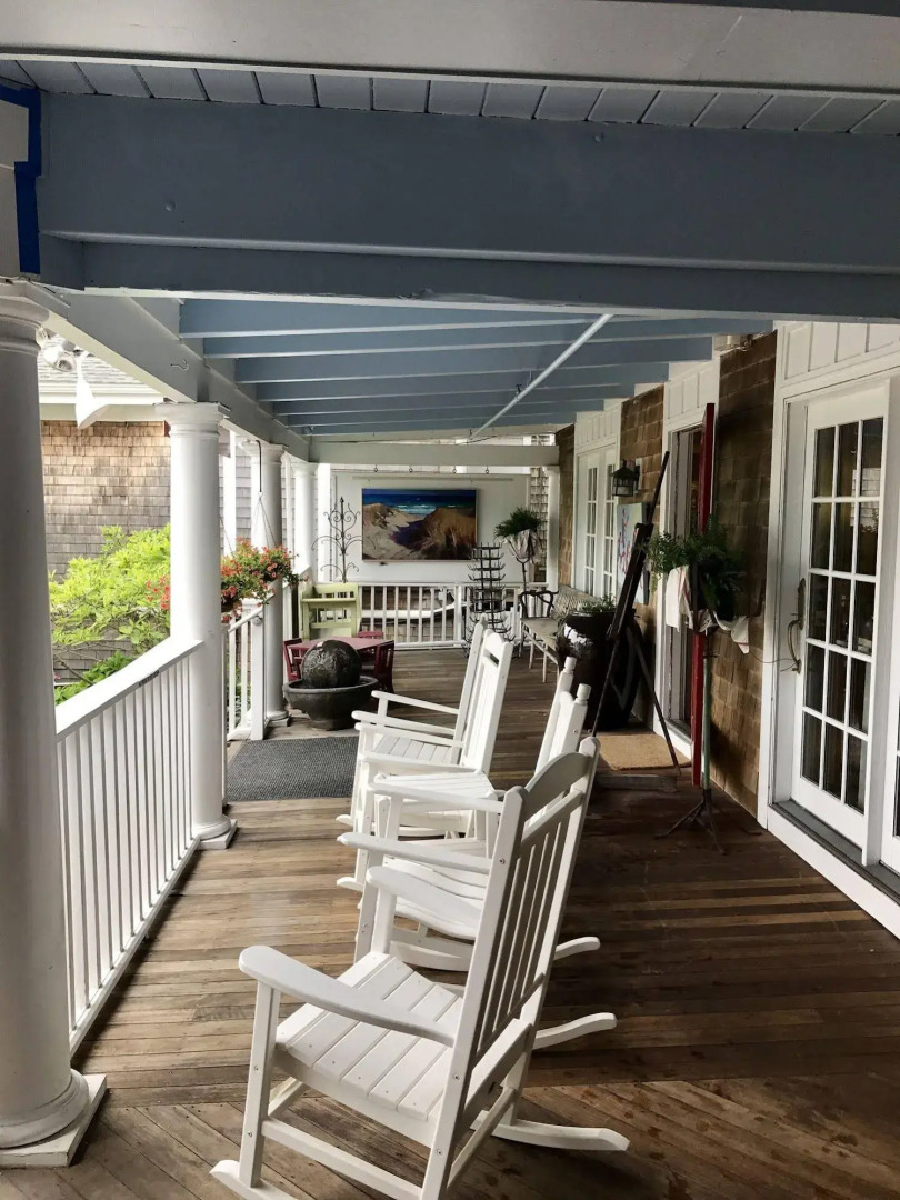 Vineyard Square Hotel & Suites