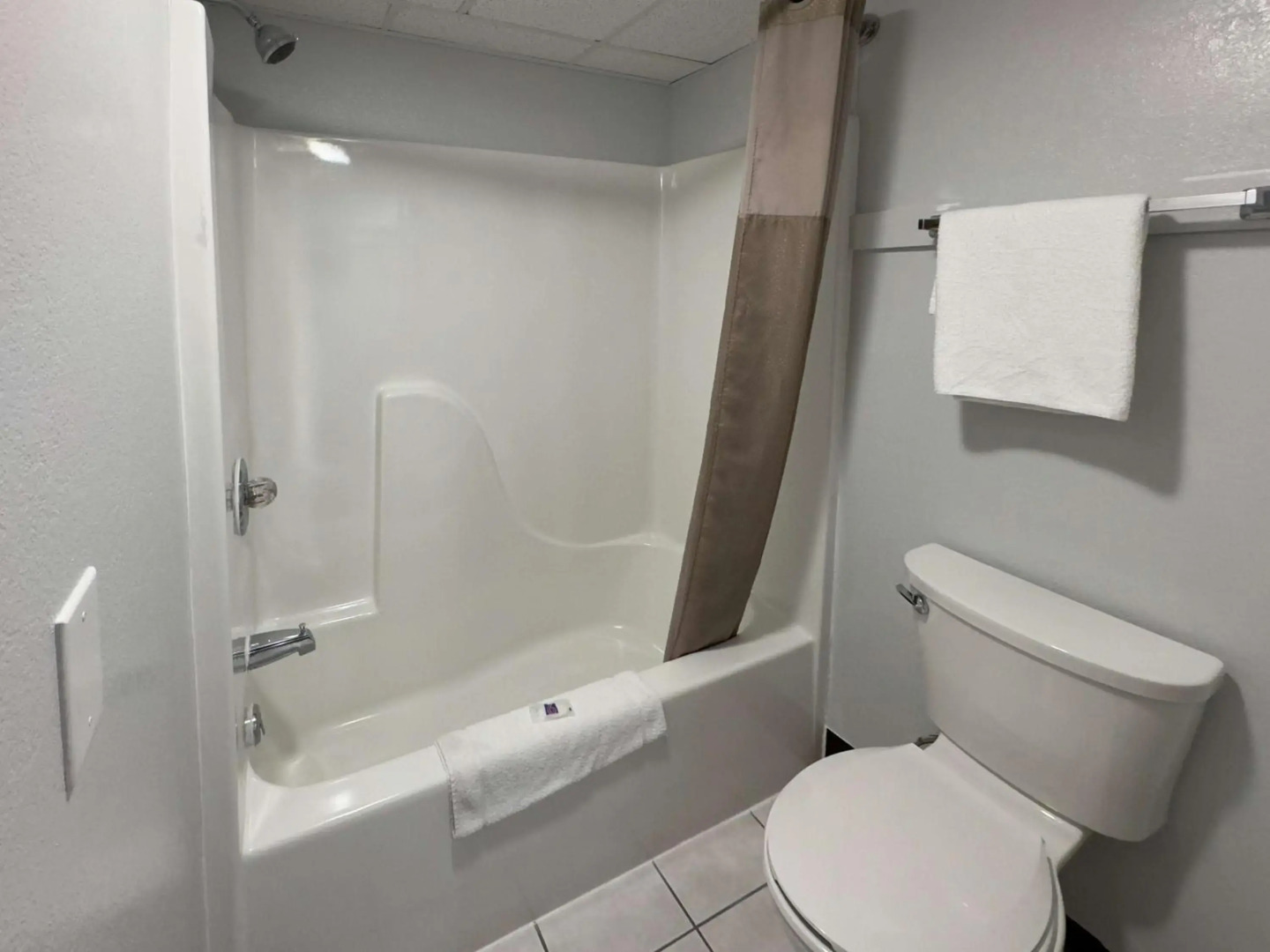 Motel 6 Dyersburg, TN