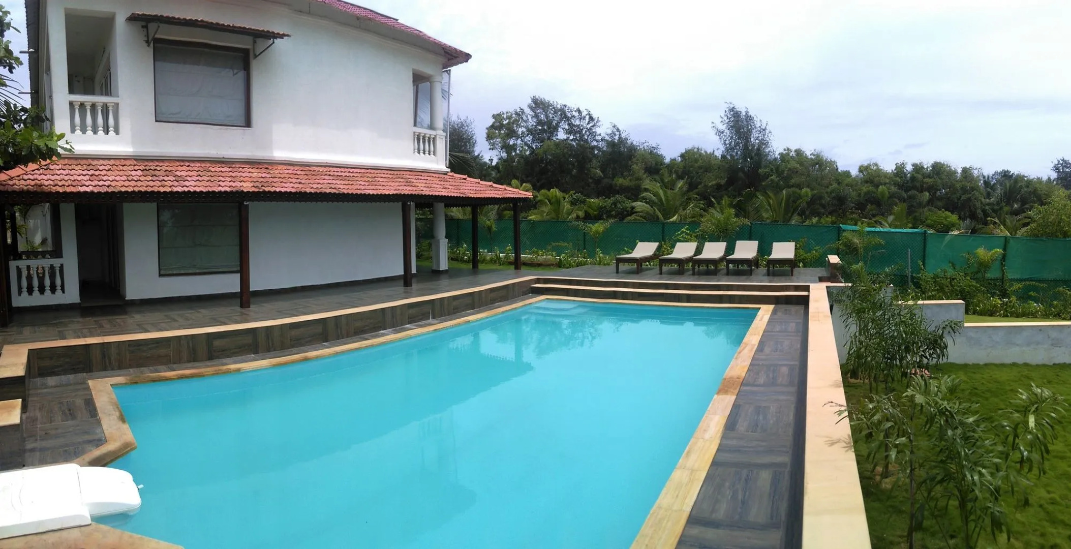 Shining Sand Beach Hotel