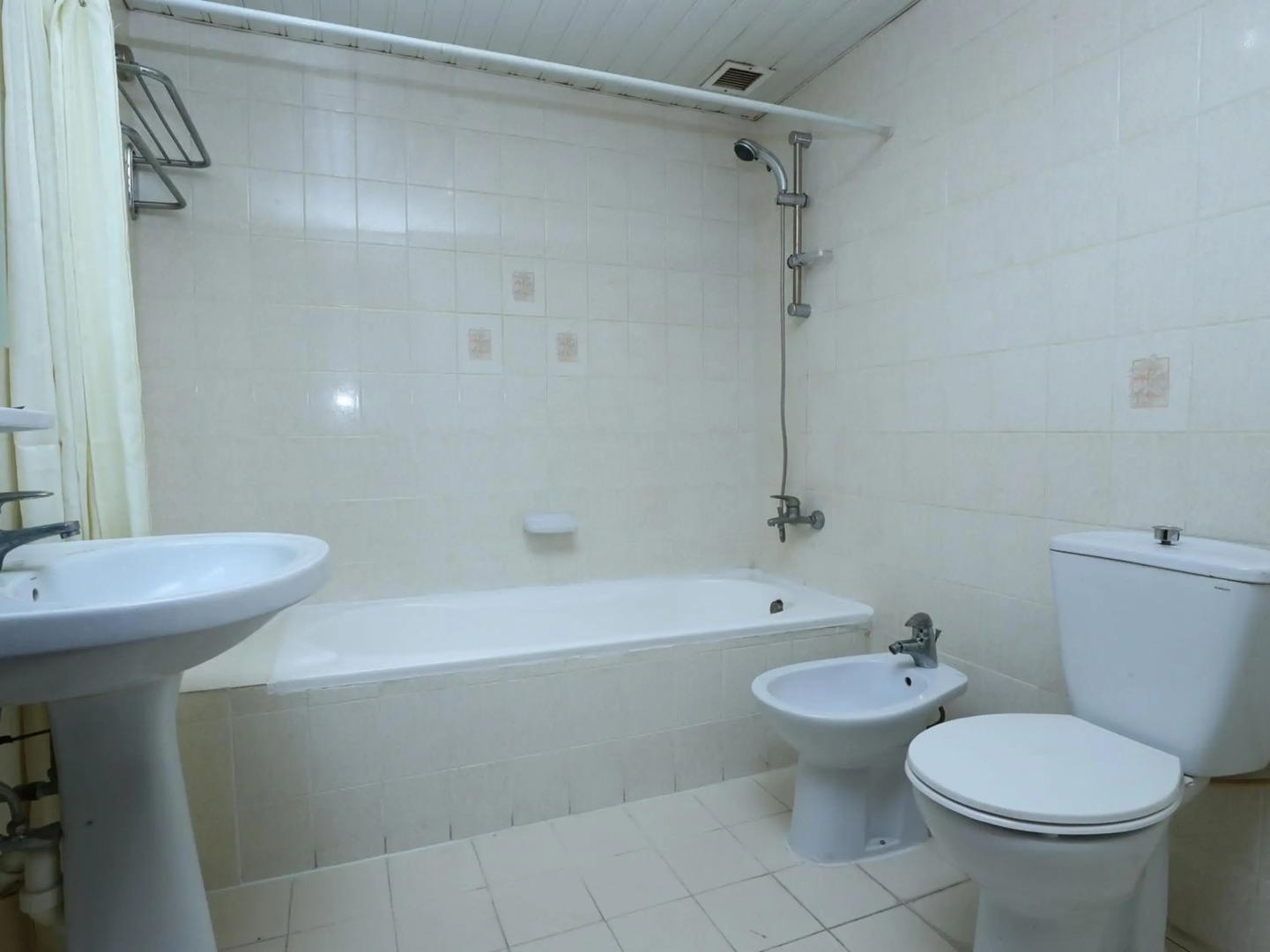 OYO 112 Semiramis Hotel