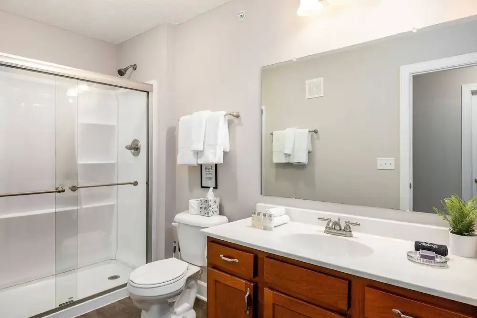 Woodland Penthouse 2BR W D Pool Gym Walkable