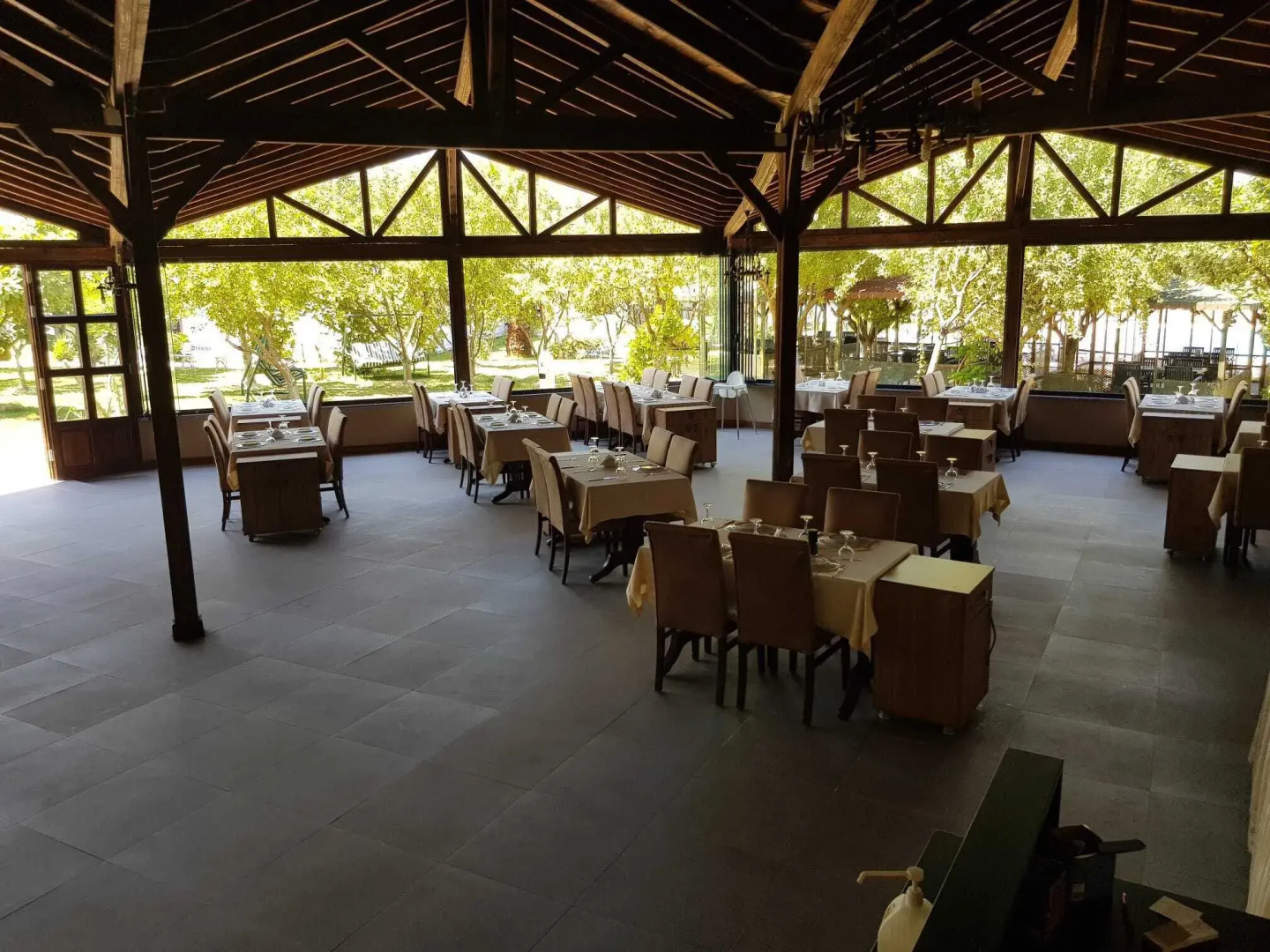 Sinopsis Resort Otel