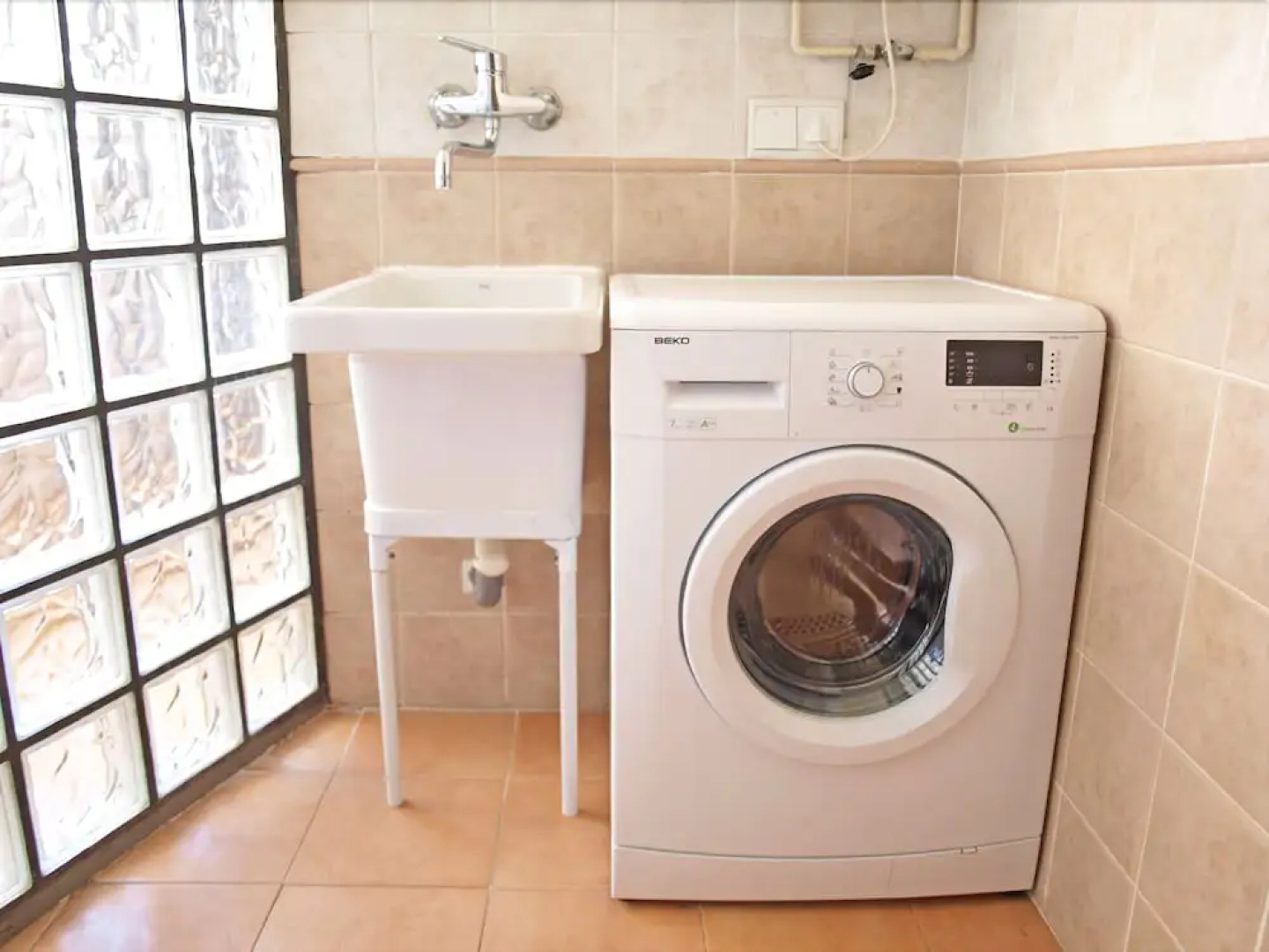 ApartUP Yellow Opera View