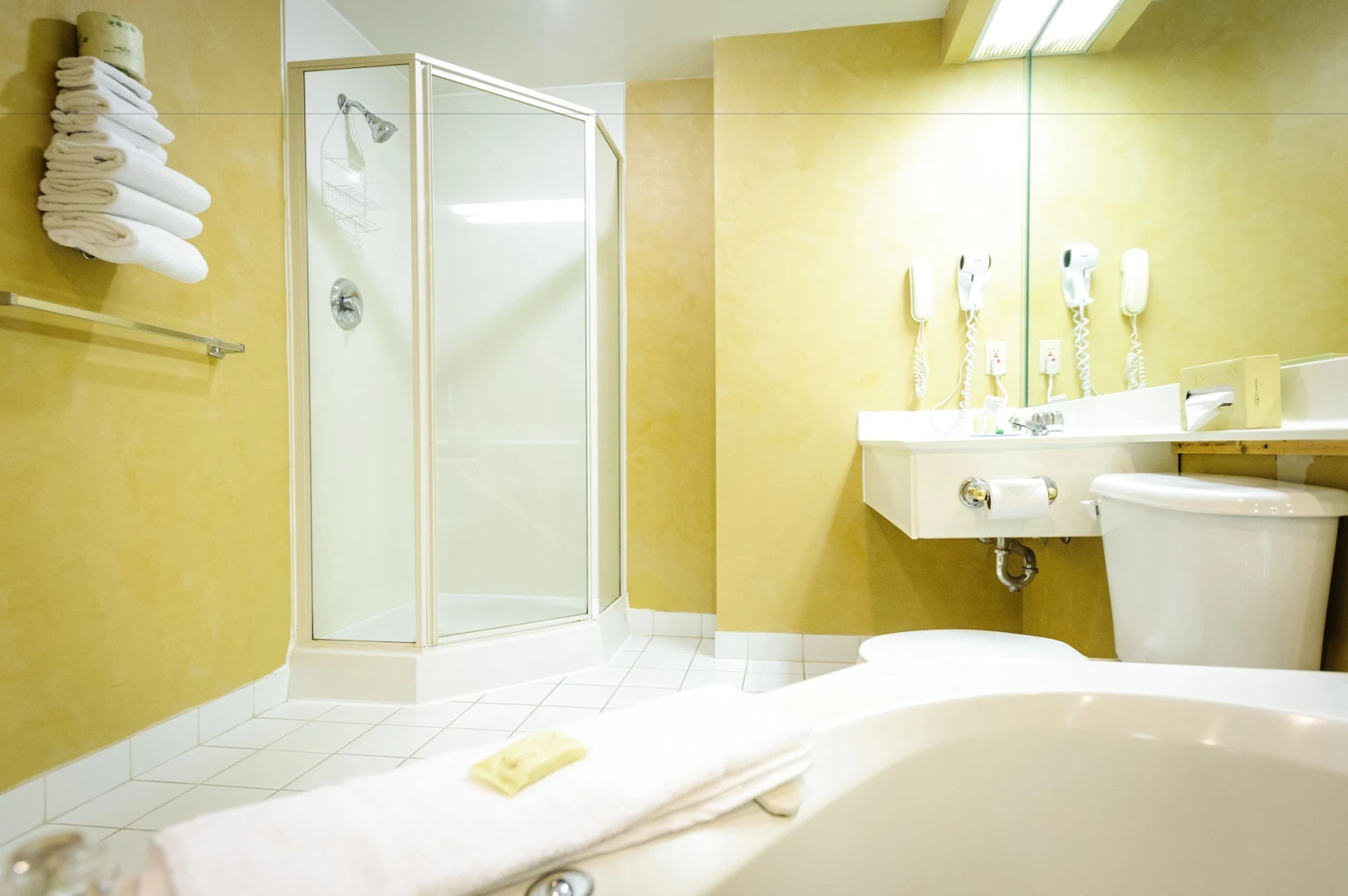 Peterborough Inn & Suites Hotel