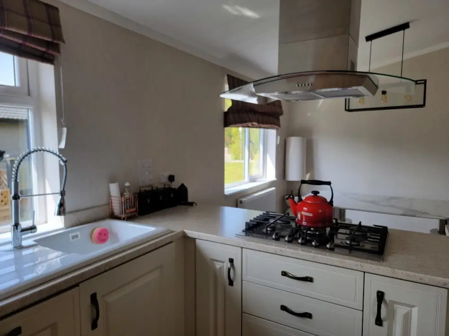 Luxury 2-bed Lodge in Routh, Sleeps 4 With Hot Tub