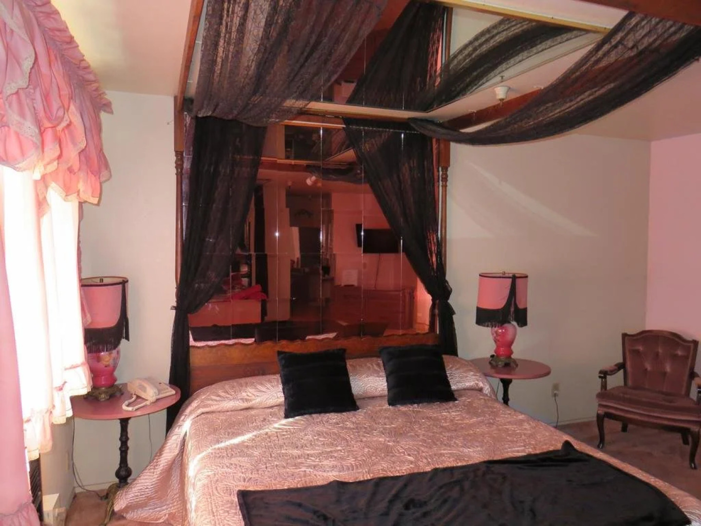 Bonnie Springs Motel and Resort