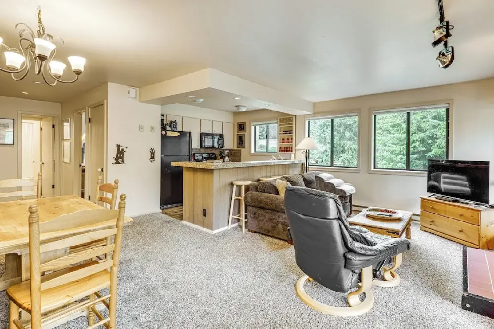 Walk to Sun Valley Village: Condo w/ Deck!