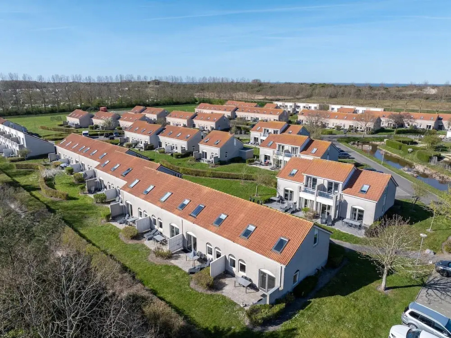 Restyled Bungalow With 2 Bathrooms, Near the Beach