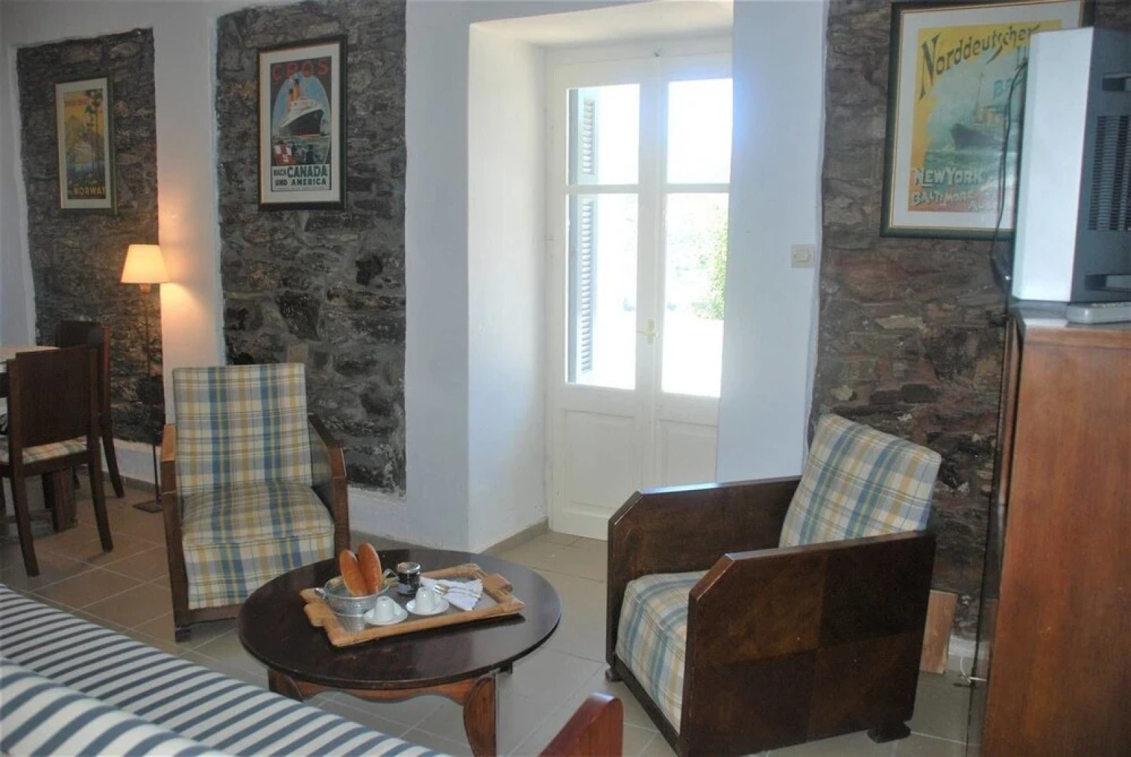 "Aura" apt in Stone Tower 1690 • Andros