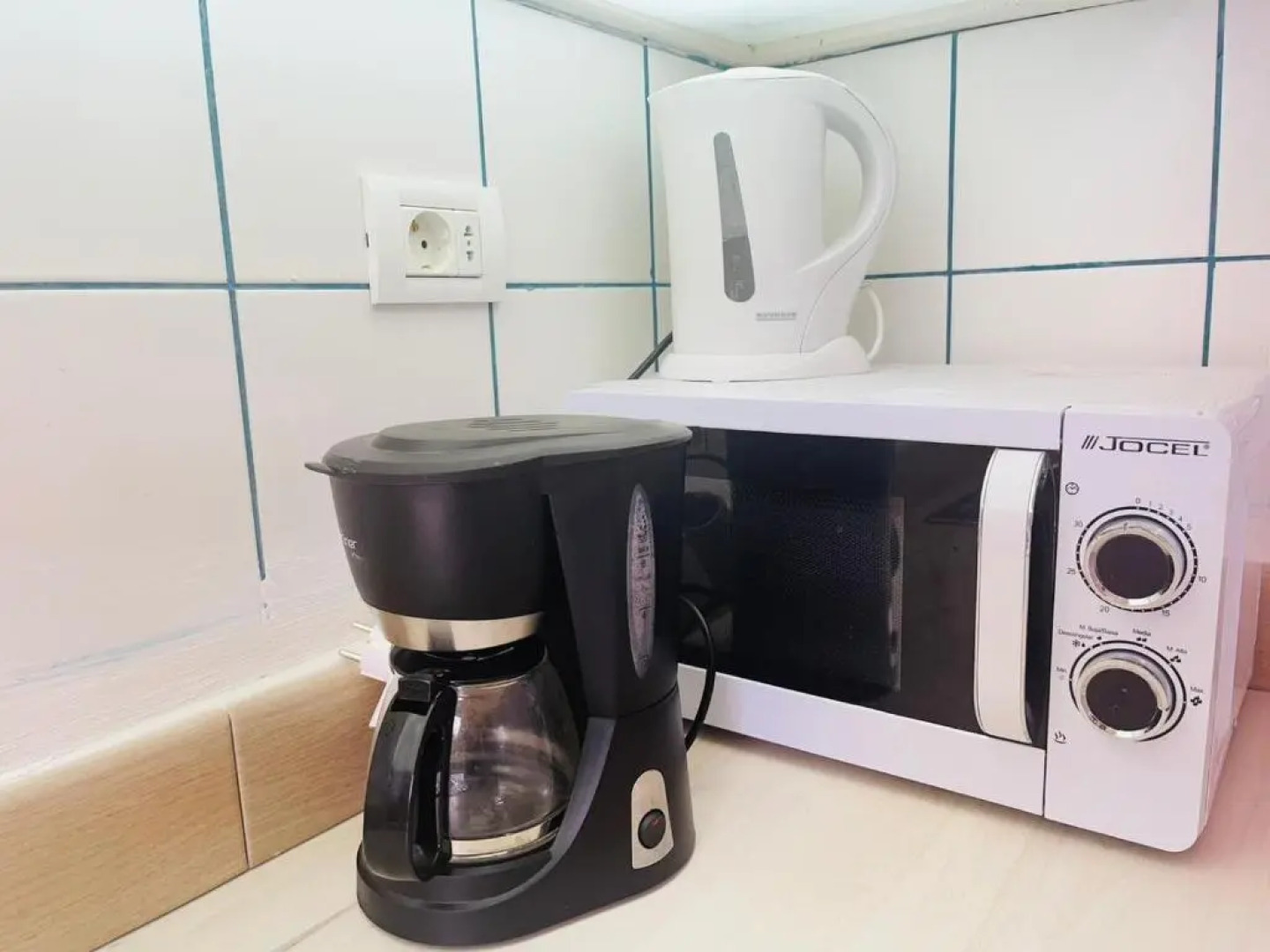 Studio sea front view & pool