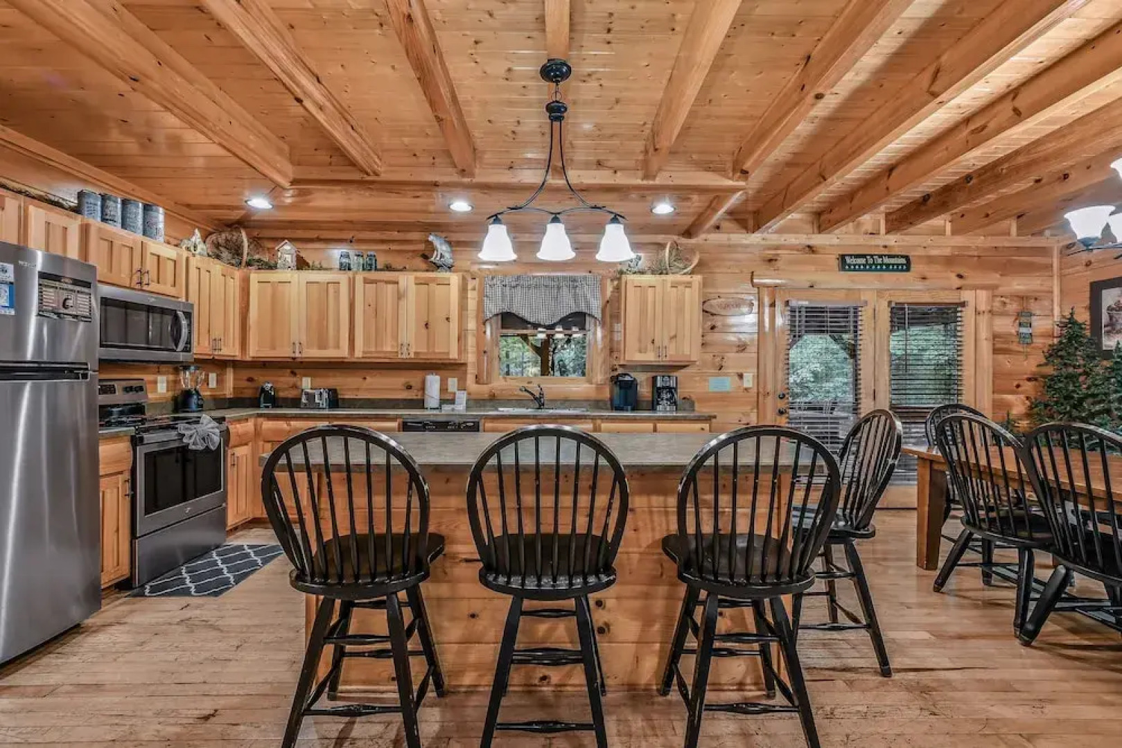 A Mountain Spirit 3 Bedroom Cabin by RedAwning