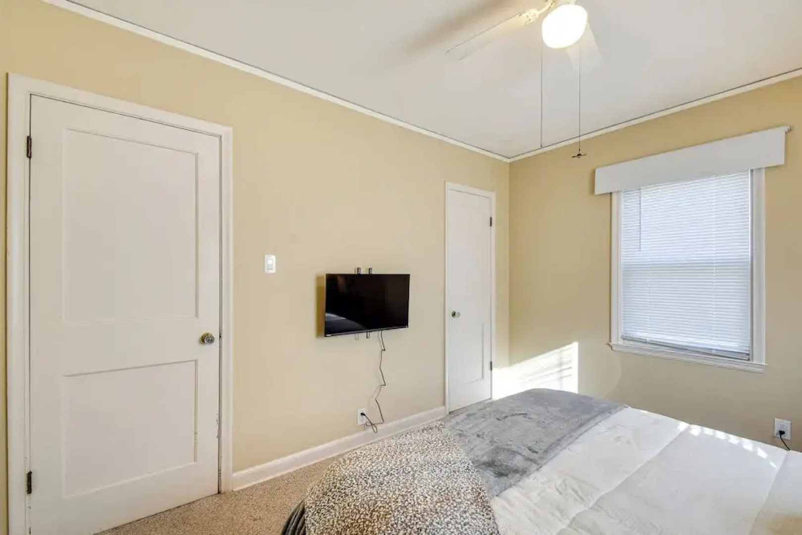 Quaint Cedar Rapids Home, 4 Mi to Downtown!