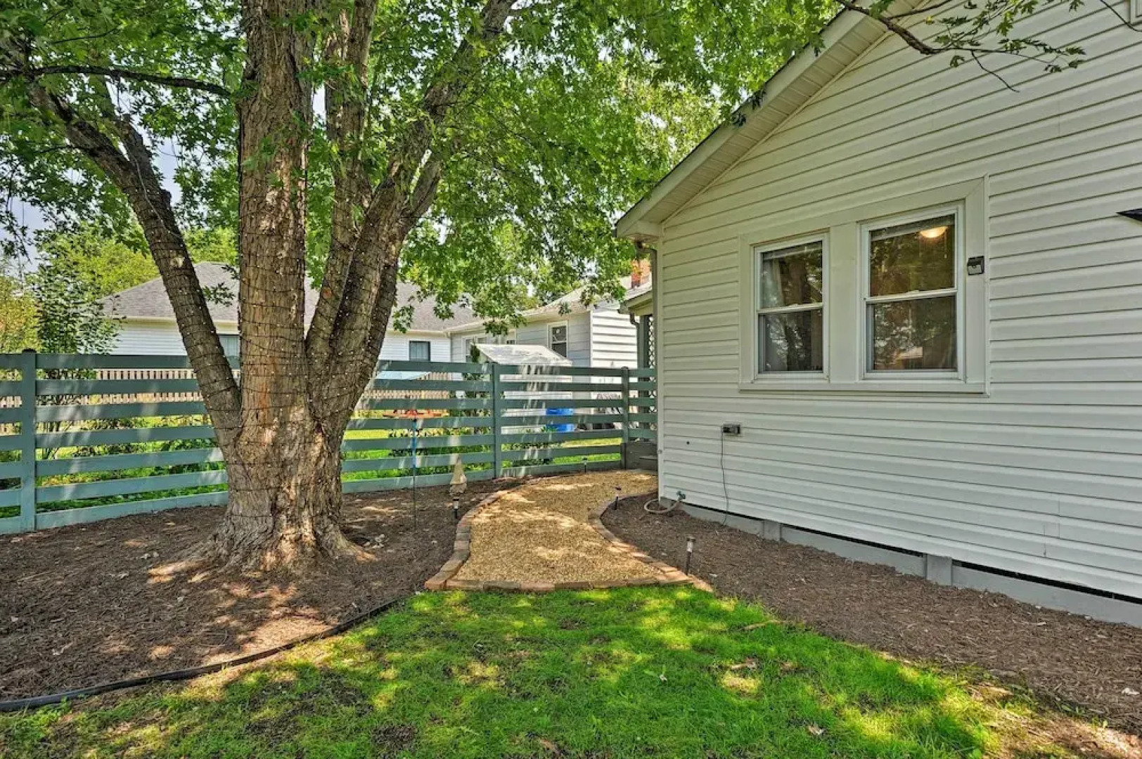 'the Blue Crab Cottage' - 3 Blocks From The Beach!
