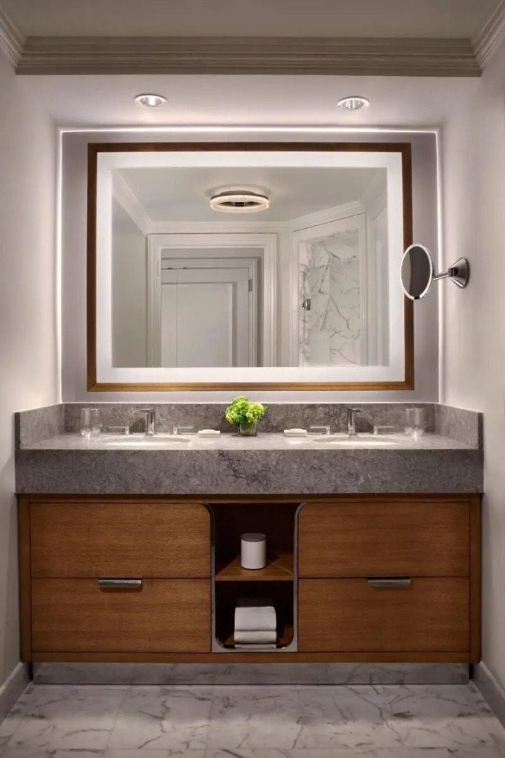 The Ritz-Carlton Naples, Tiburón