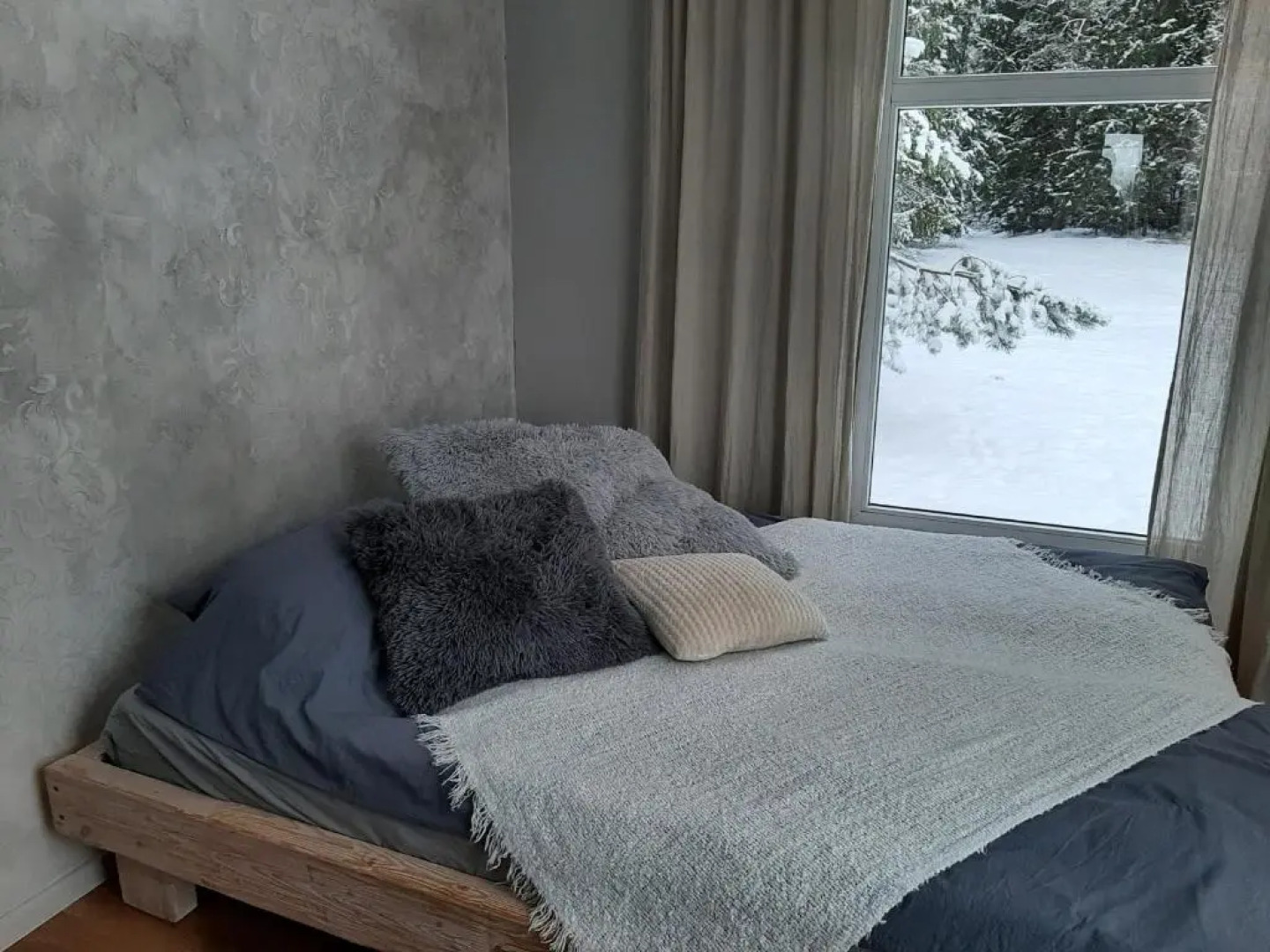 Mellene 1 bedroom house in nature & hot tube