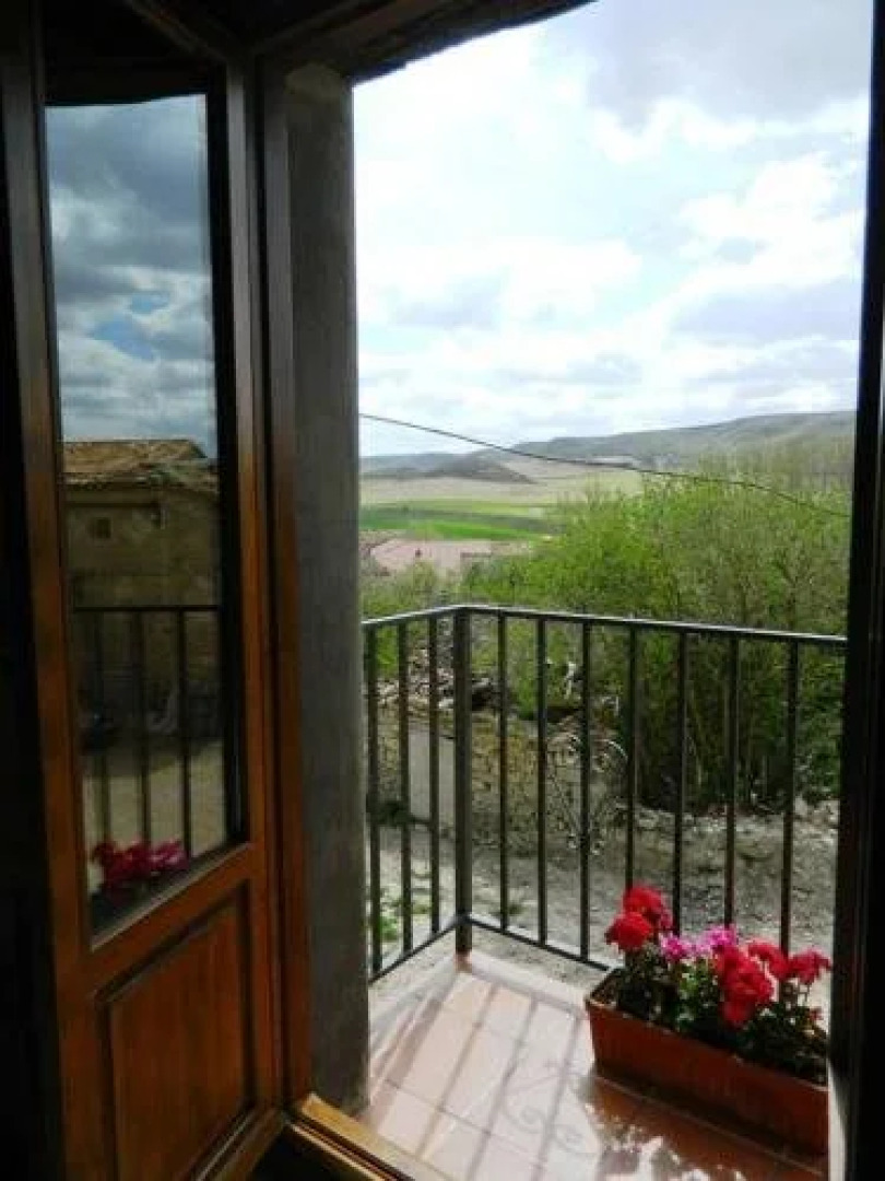 Ana de las Tejas Azules