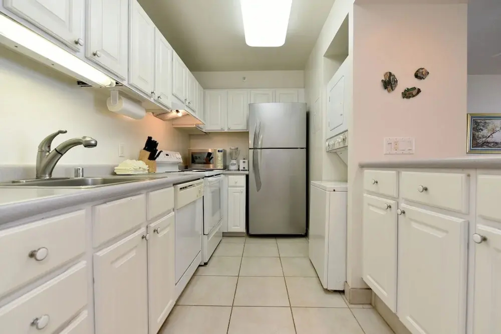 Valley Isle #808 2 Bedroom Condo by RedAwning