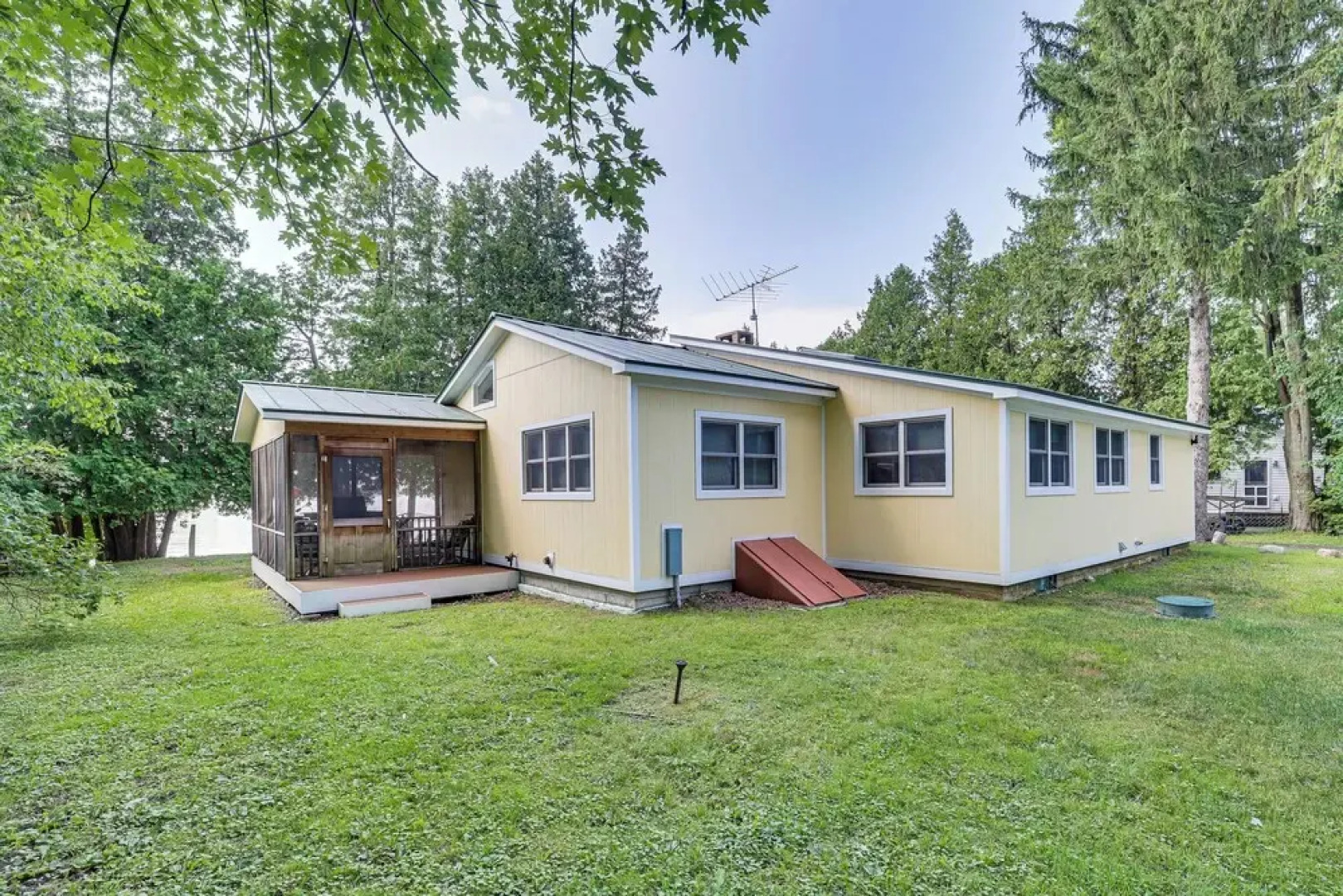 Waterfront North Hero Home w/ Screened Porch
