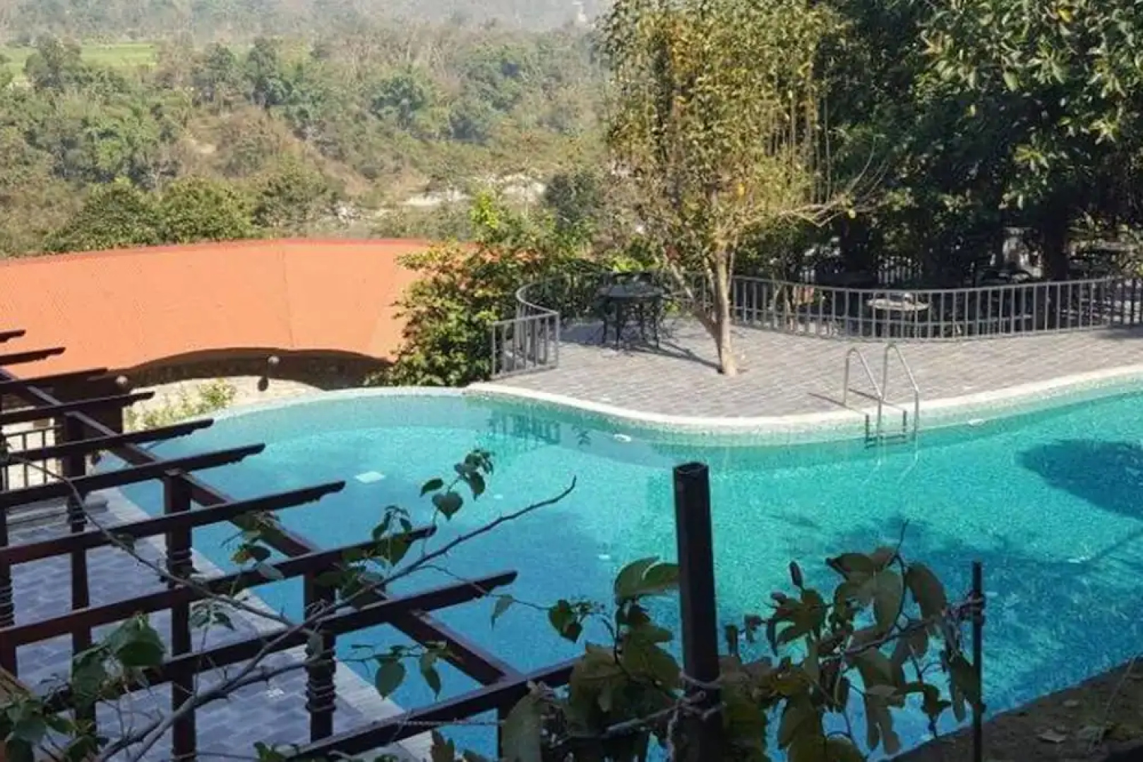 Serene Highway Resort