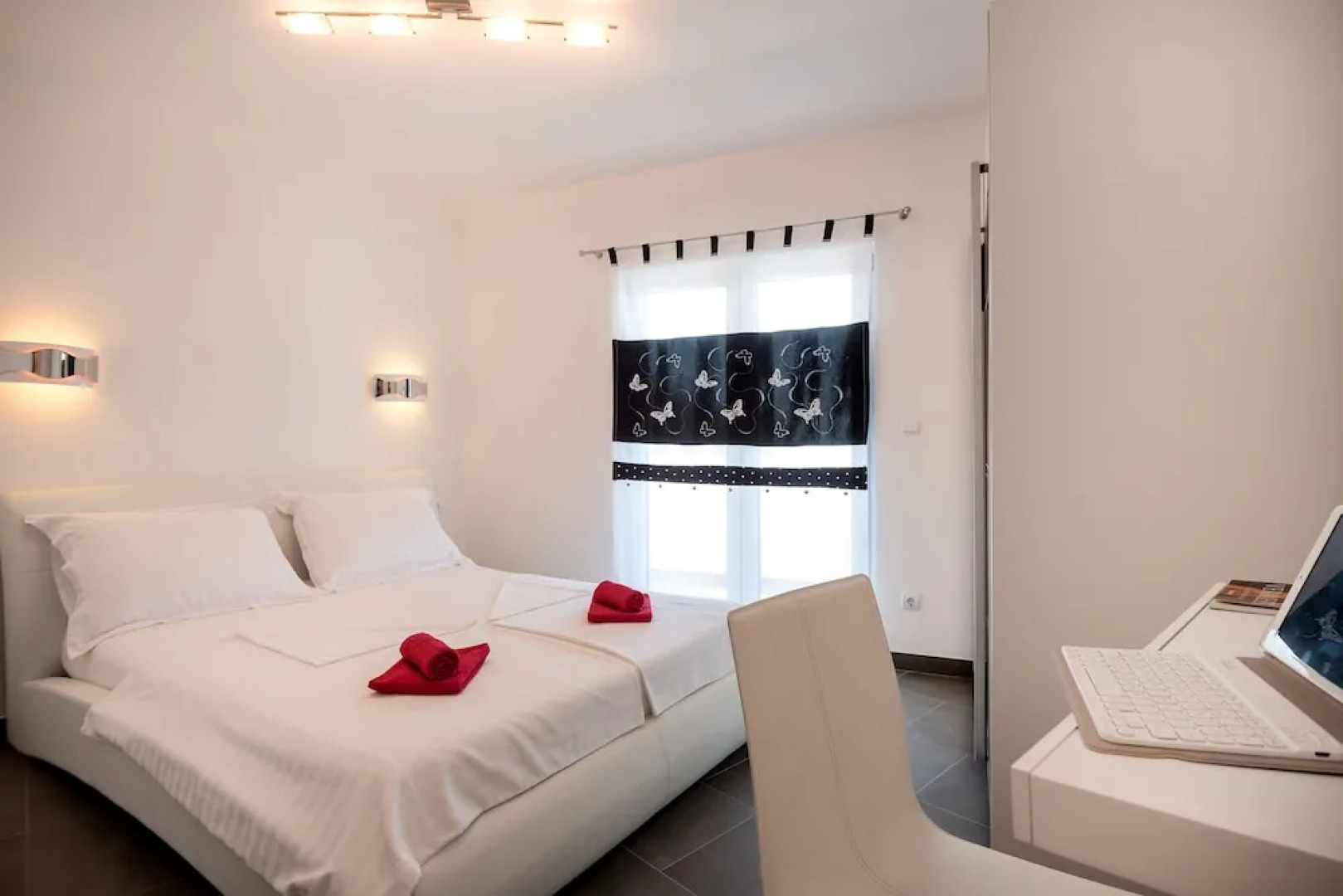 Sunny Sky apartments beneath Biokovo