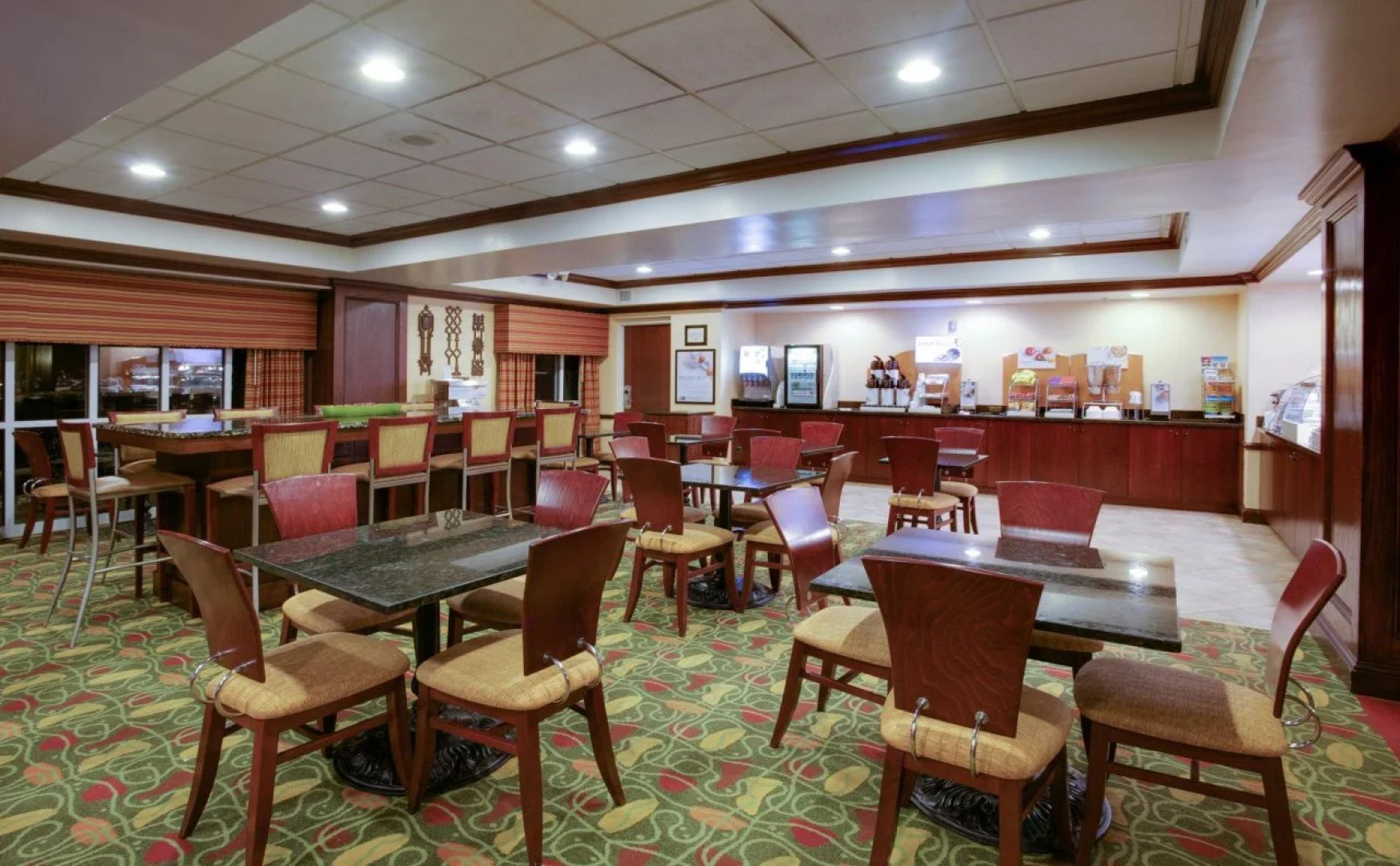 Holiday Inn Express & Suites Charleston - Northwoods by IHG