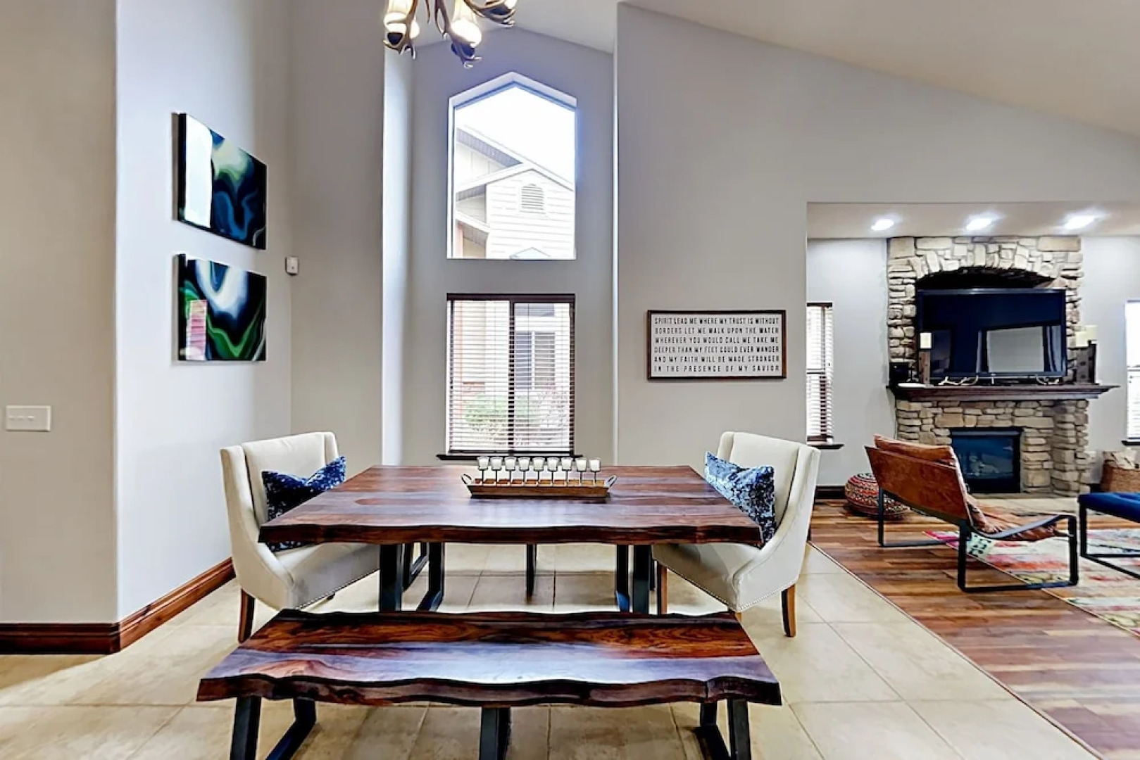 Big Townhome W/ Hot Tub, Views, 3 Living Rooms 5 Bedroom Townhouse