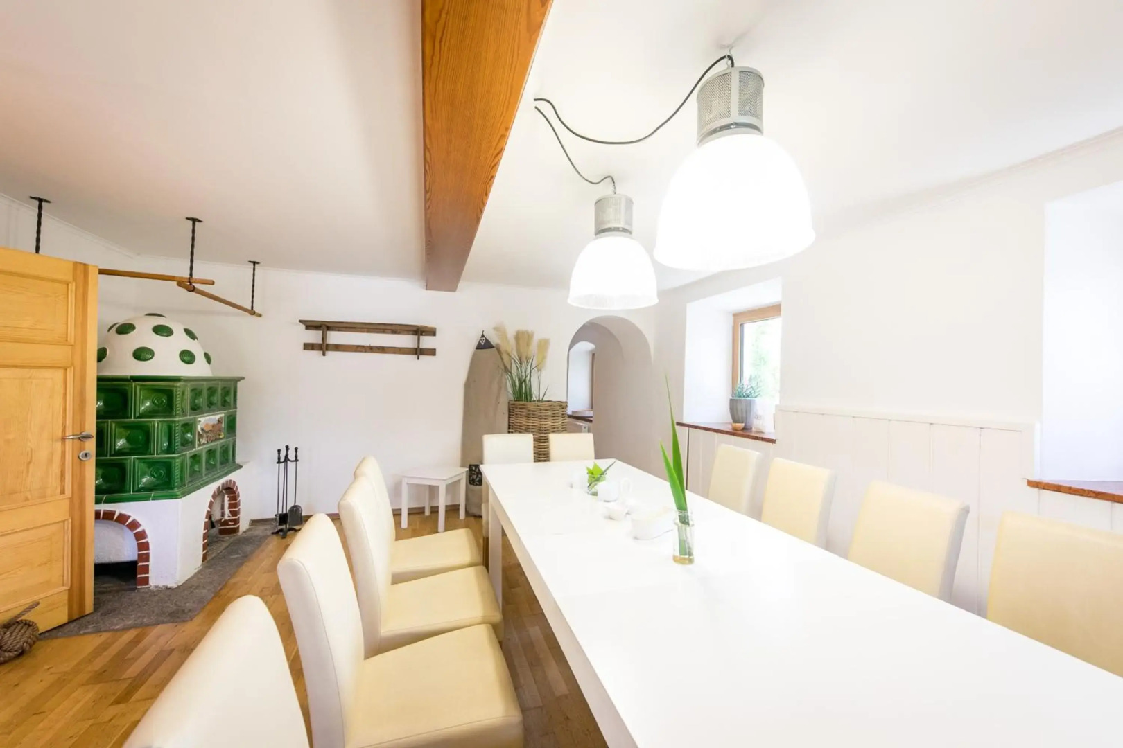 Chalet Green Pastures, romantic country side farm with pool near Salzburg