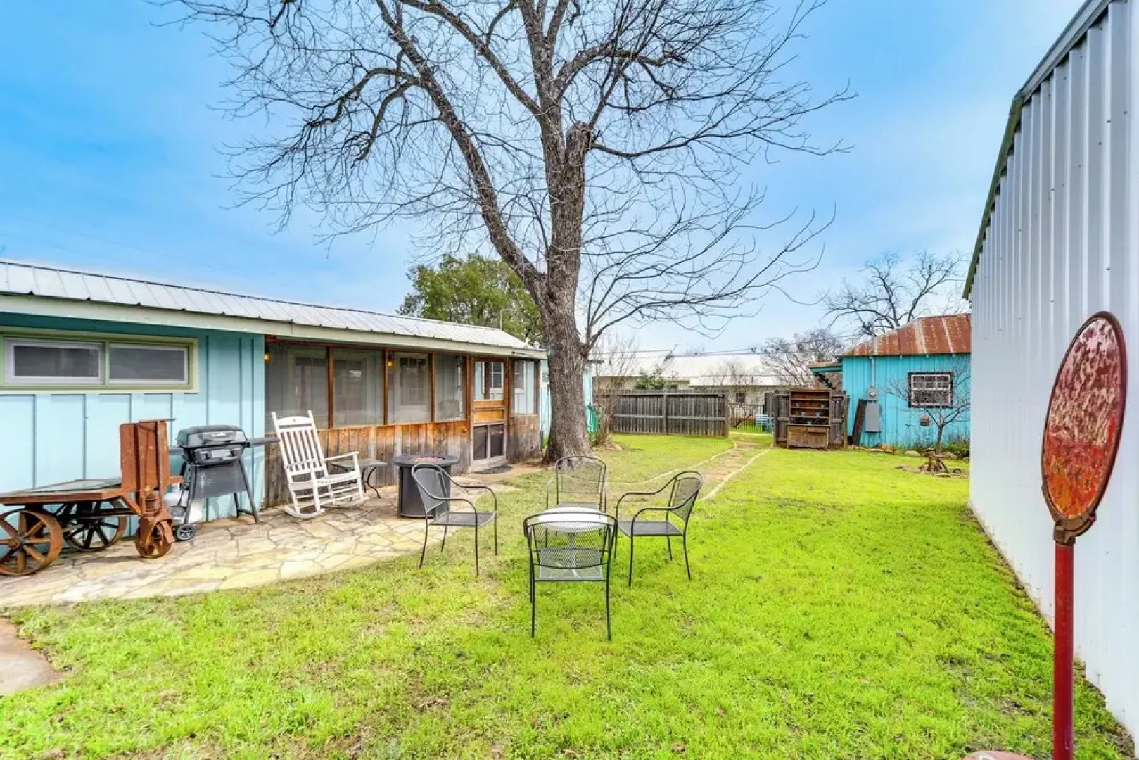 Fifties Diner-style Llano Home w/ Shared Fire Pit