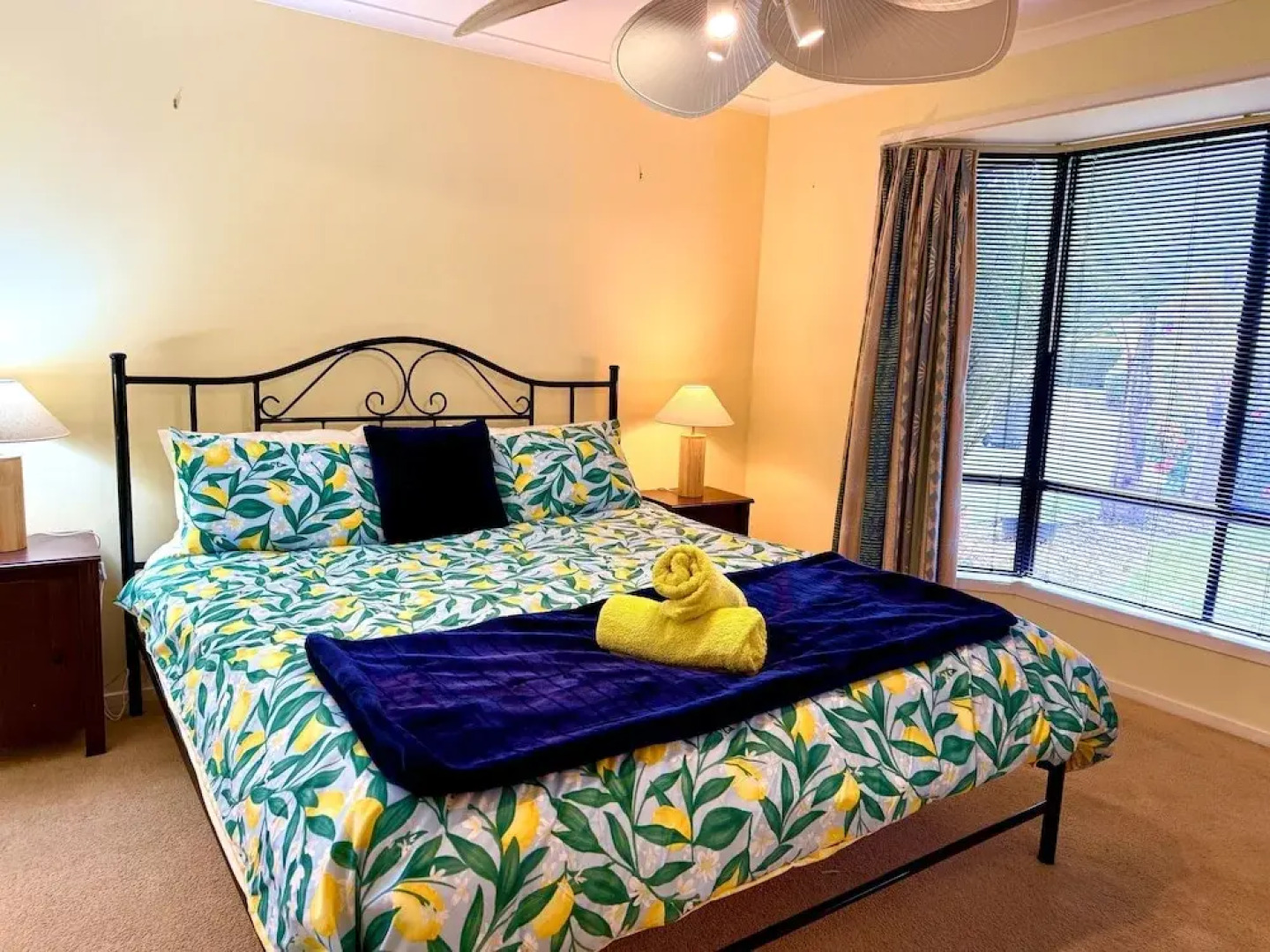 Lakeside Getaway - 4BR Jetty Wi-fi Waterfront