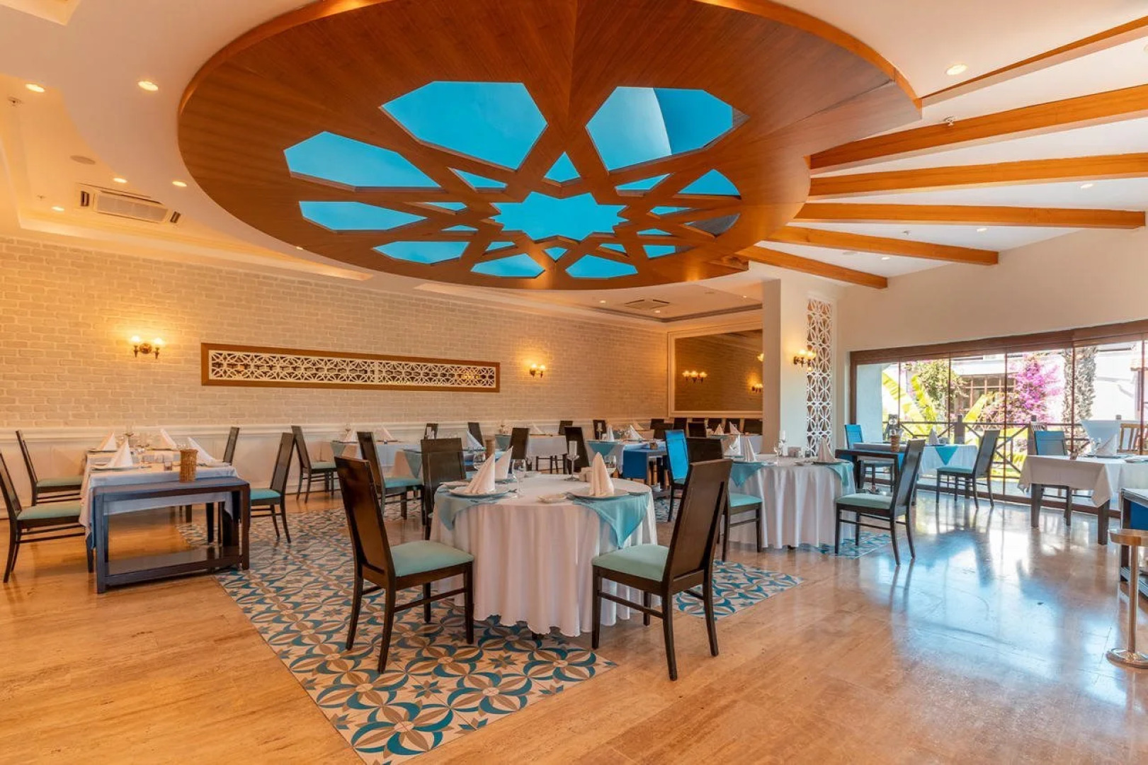 Отель Emelda Sun Club