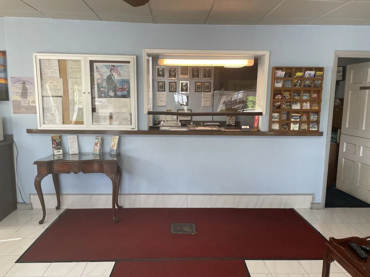 Budget Host Three Crowns Motor Lodge