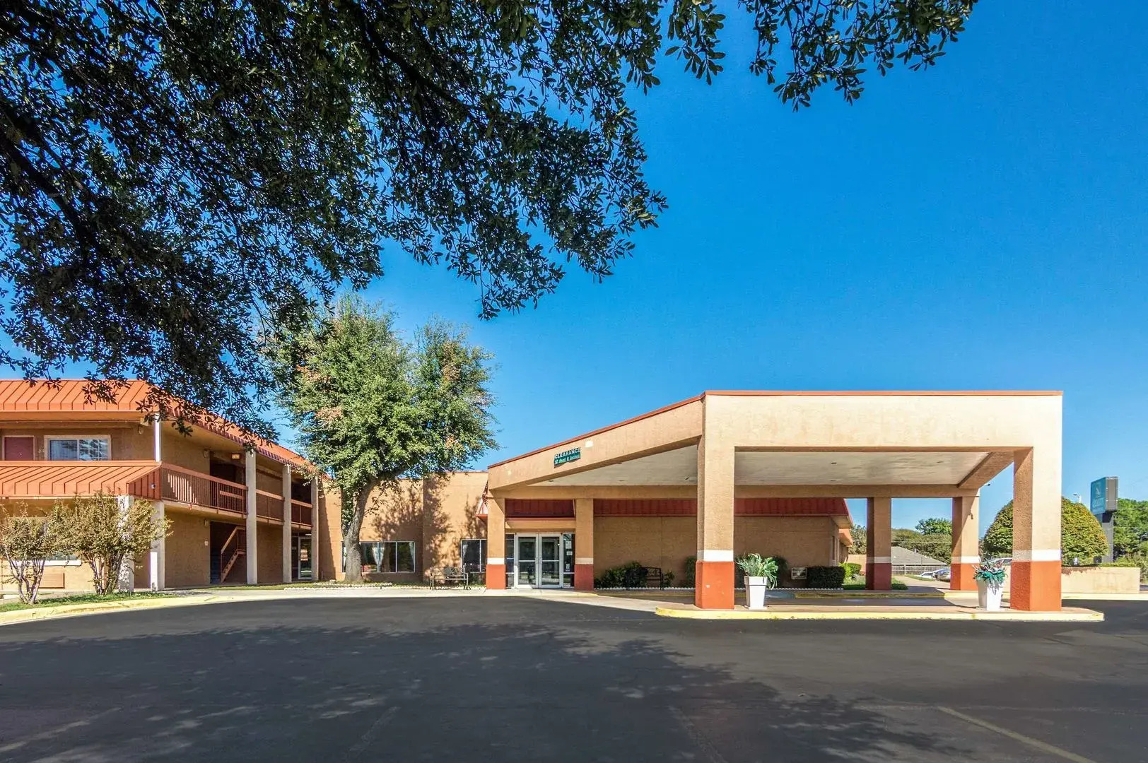 Budget Host Inn & Suites