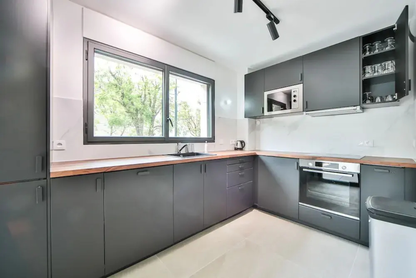 Blue Night International 69