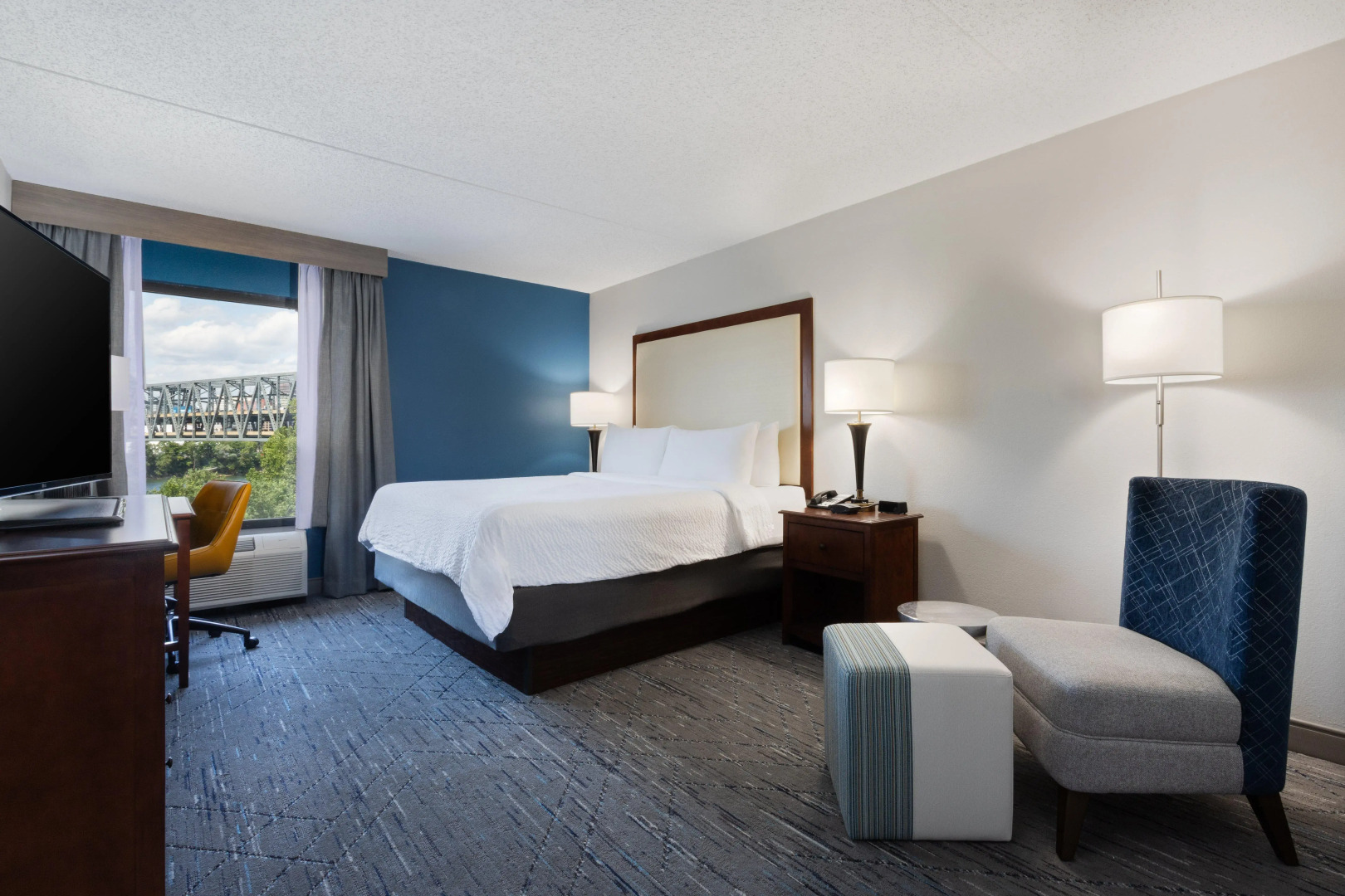 Holiday Inn Express & Suites Cincinnati Riverfront by IHG