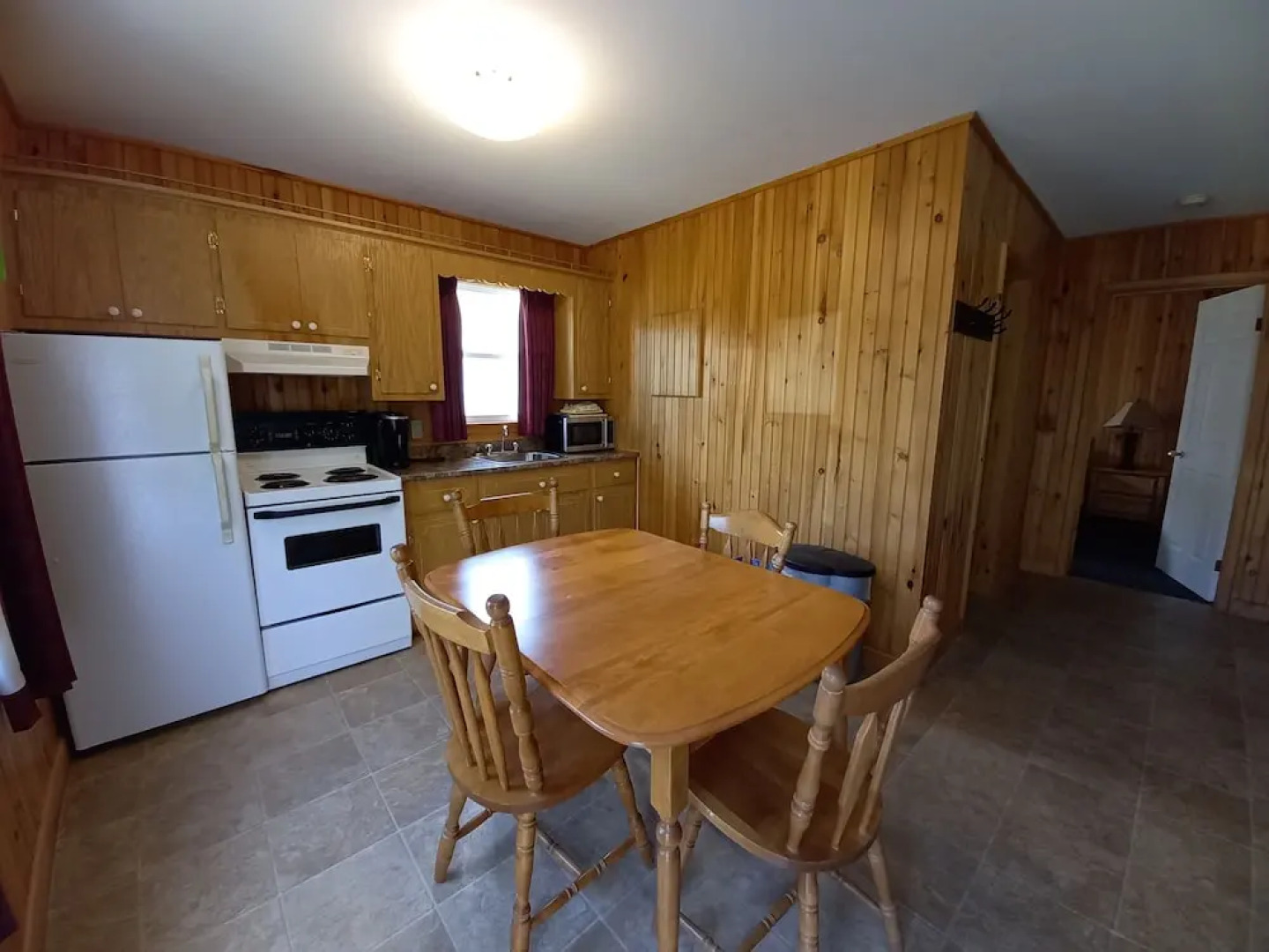 Anne's Windy Poplars Cottage Resort