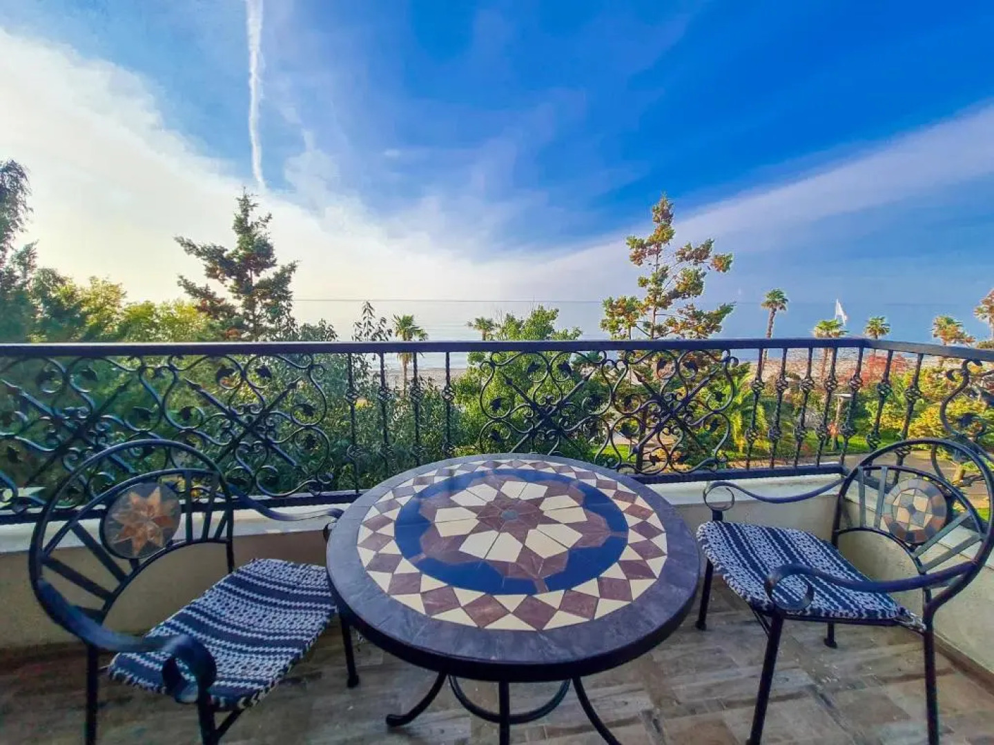 Luxury Dreamland Oasis Apartments